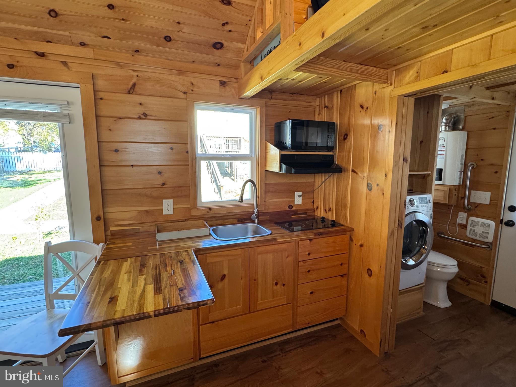 ROUND HILL - Residential Lease