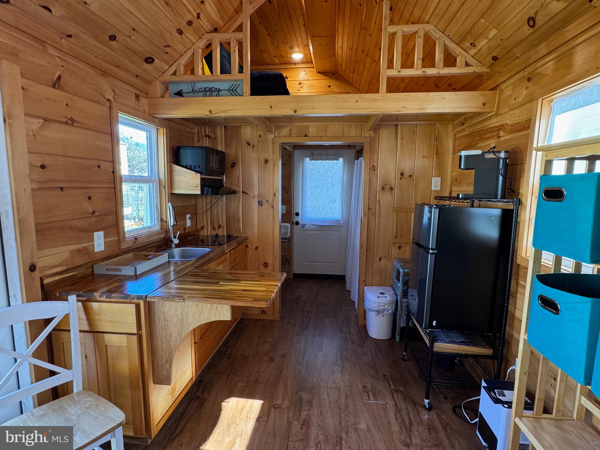 ROUND HILL - Residential Lease