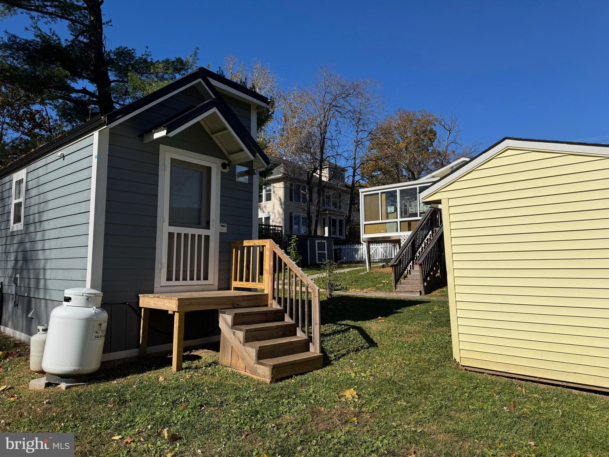 ROUND HILL - Residential Lease