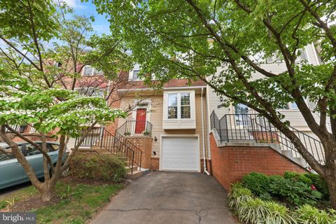 12220 APPLE ORCHARD COURT FAIRFAX VA 22033