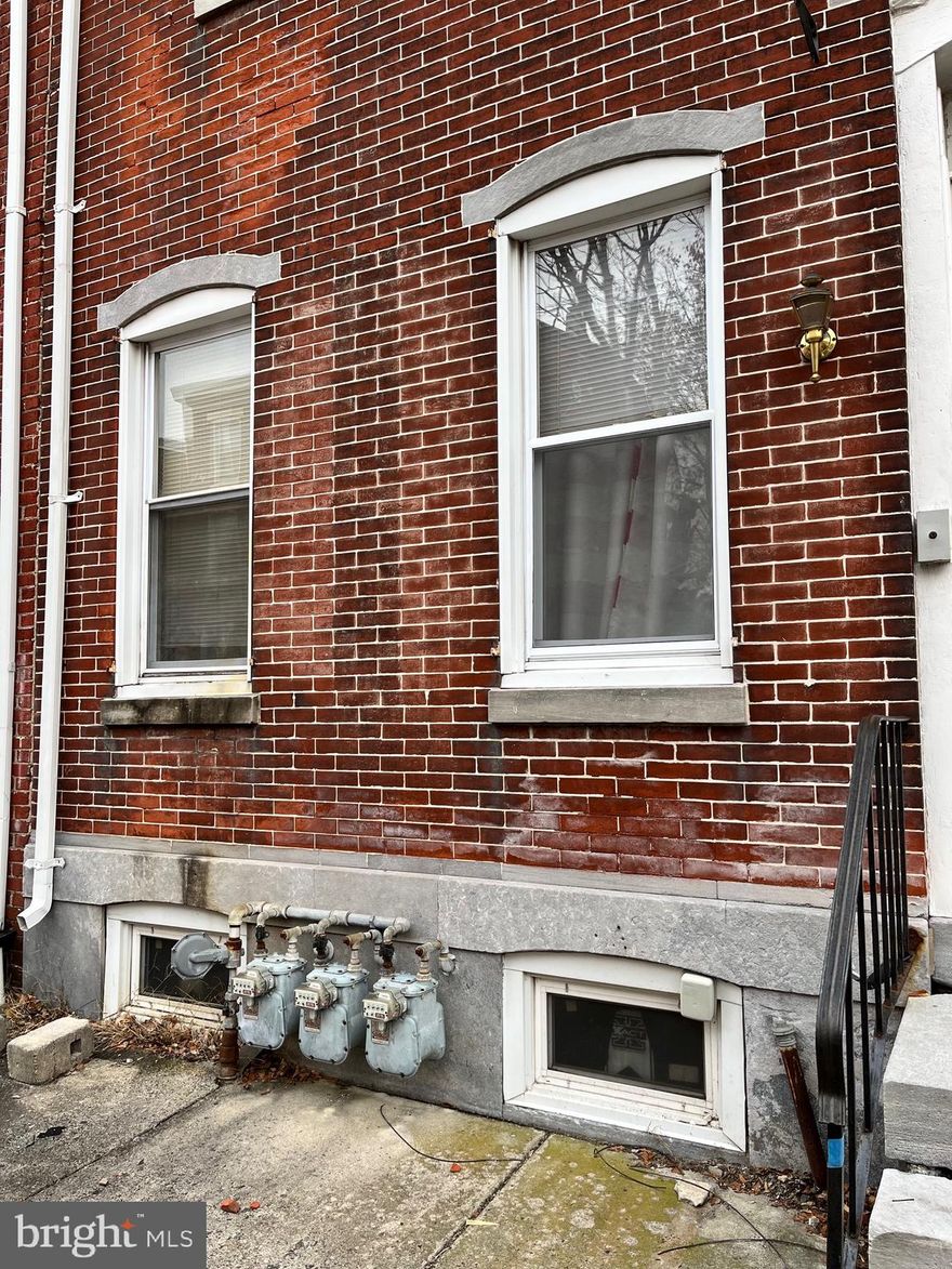 Third-floor unit (photos shown are pre-tenant). Nice neighbors and a place you will love. We accept some assistance programs. 

Requirements 
Income of 3x rent gross unless using assistance program.
No evictions or Repos

OPEN HOUSE
Wednesday December 17th, 2025 at 5PM-6PM Sharp
Saturday December 20th, 2025 at 12PM-1PM Sharp
Tuesday December 23rd, 2025 at 5PM-6PM Sharp
Friday December 26th, 2025 at 12PM-1PM Sharp
Friday January 2nd, 2026 at 5PM-6PM Sharp

- 1 month worth of paystubs and/or assistance program
- Photo ID
- Completed Application