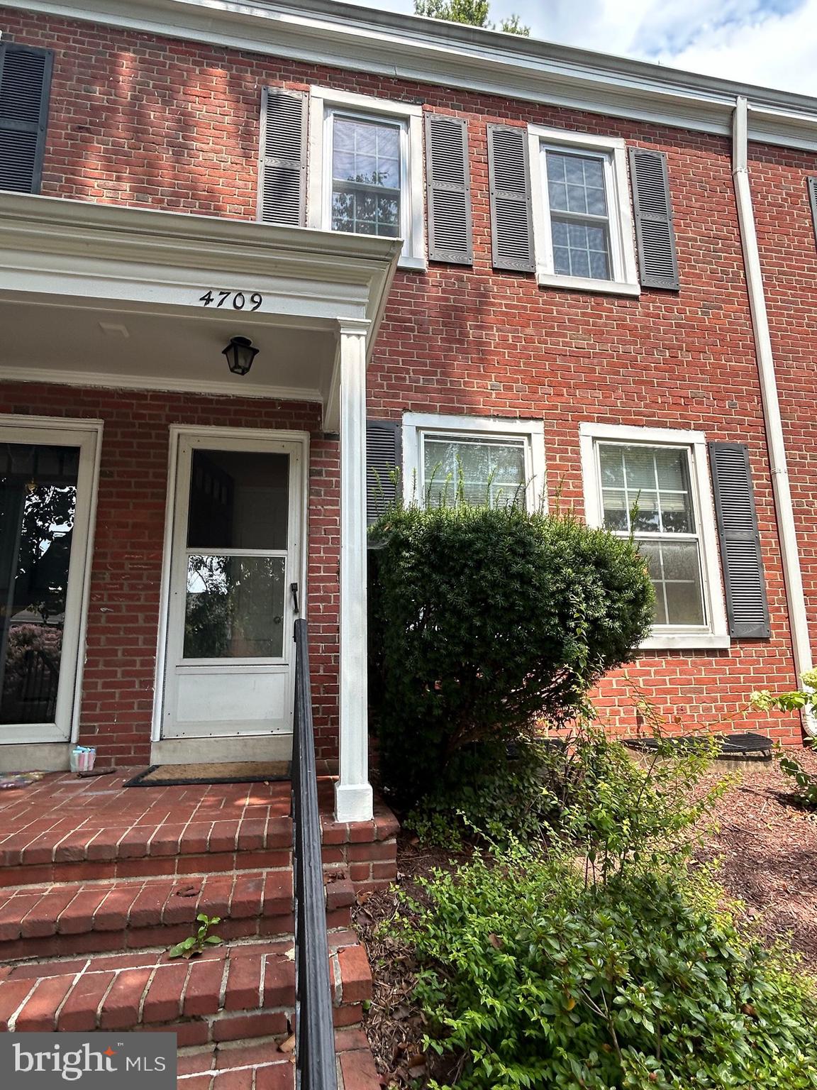 FAIRLINGTON VILLAGES - Residential Lease