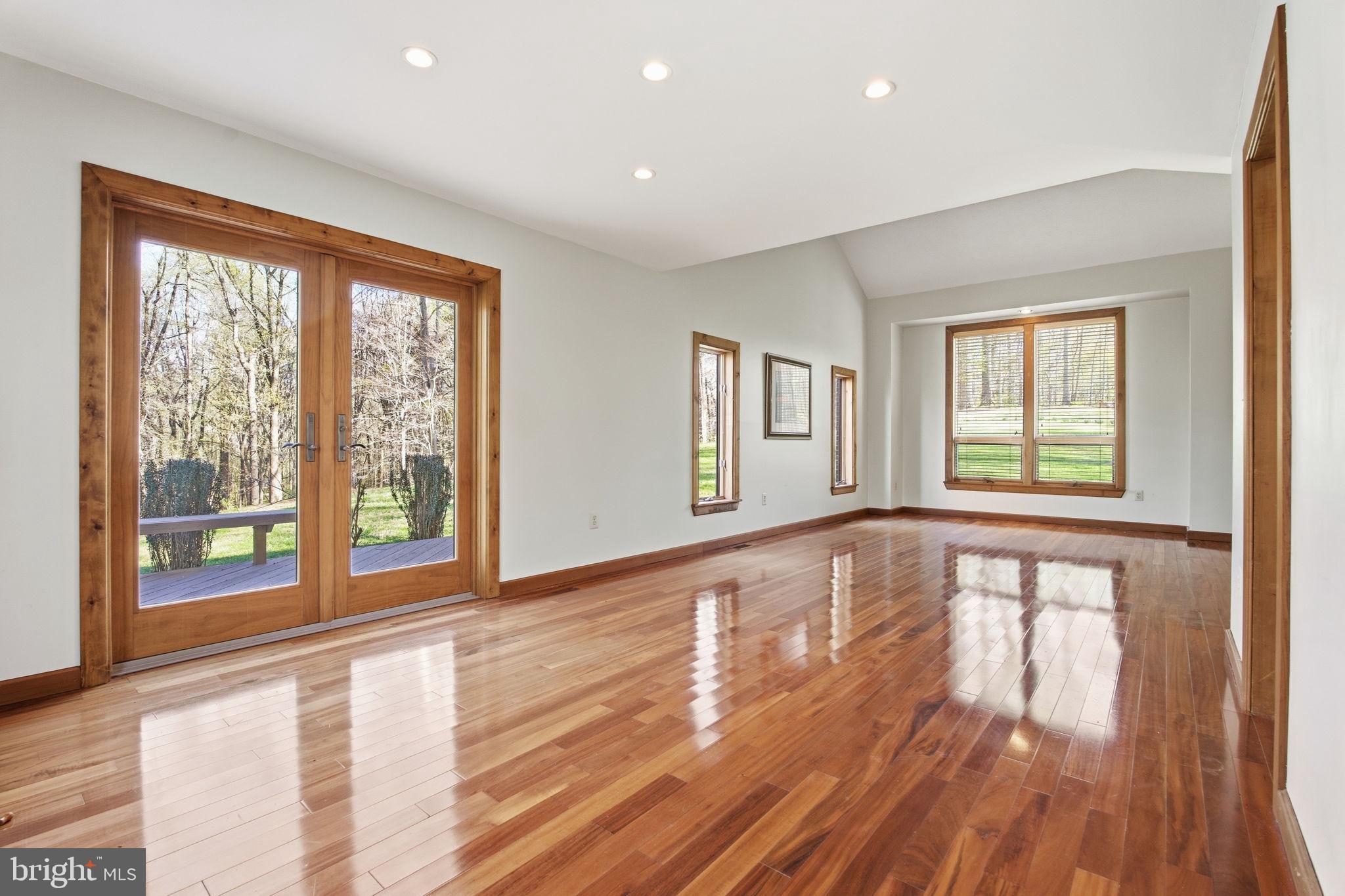 HUCKLEBERRY WOODS - Residential