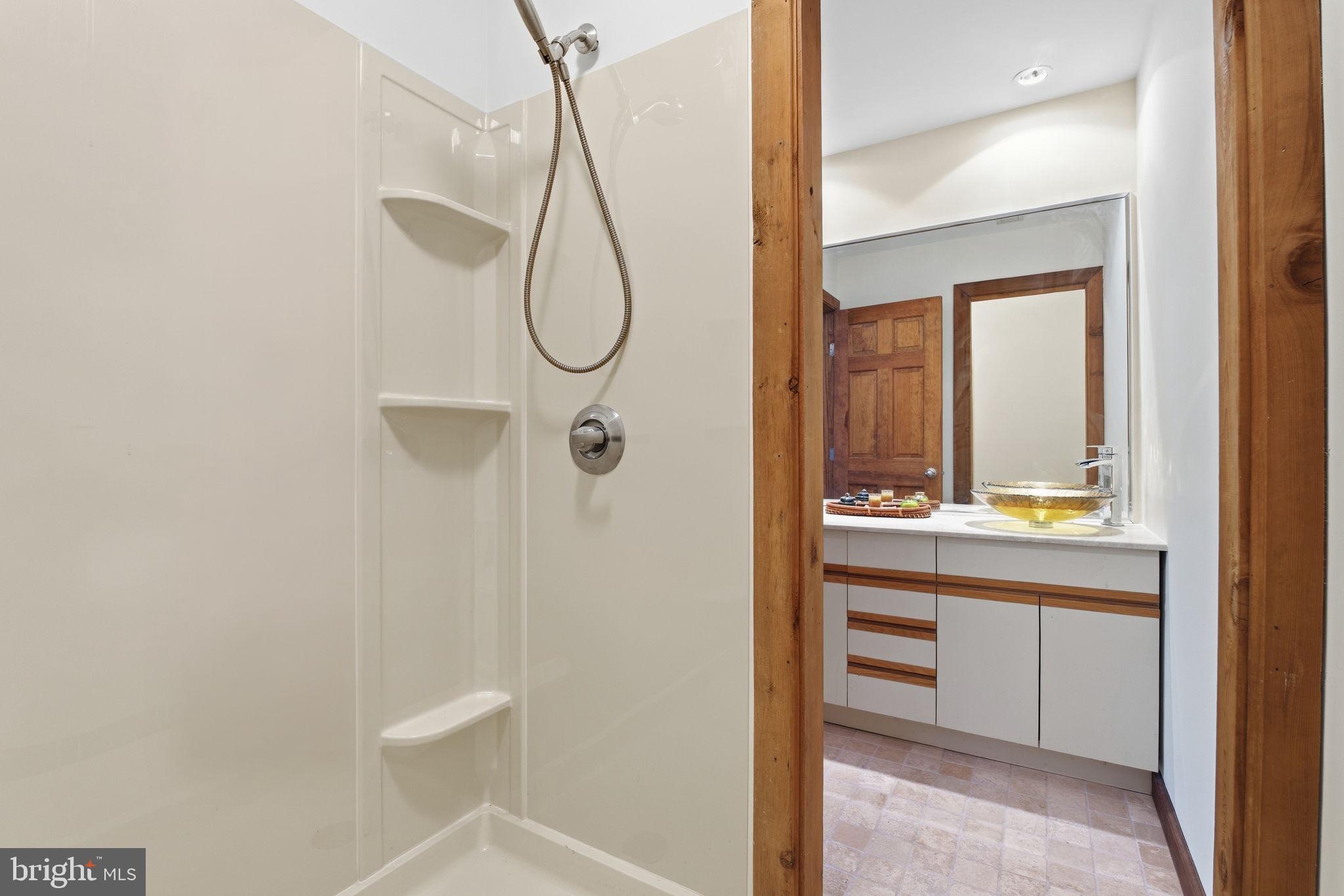 HUCKLEBERRY WOODS - Residential