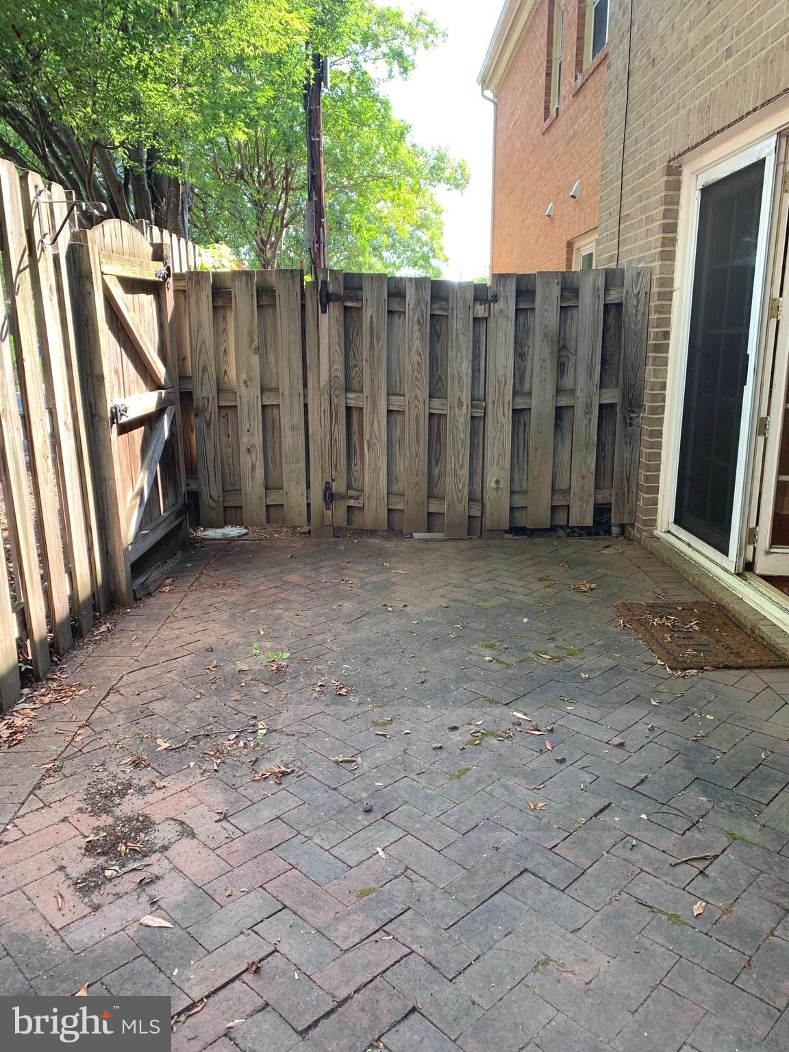 FEDERAL SQUARE - Residential Lease