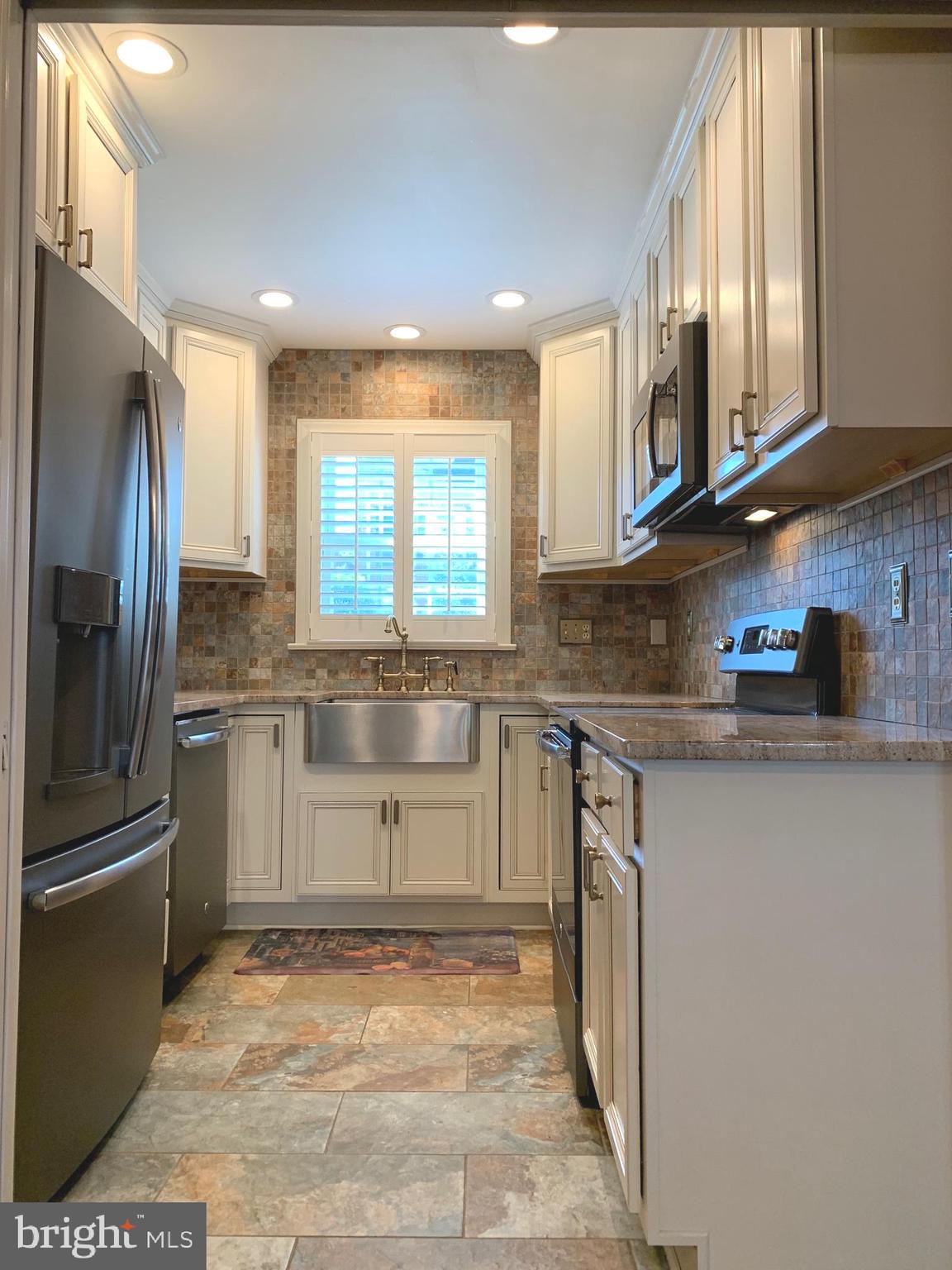 FEDERAL SQUARE - Residential Lease