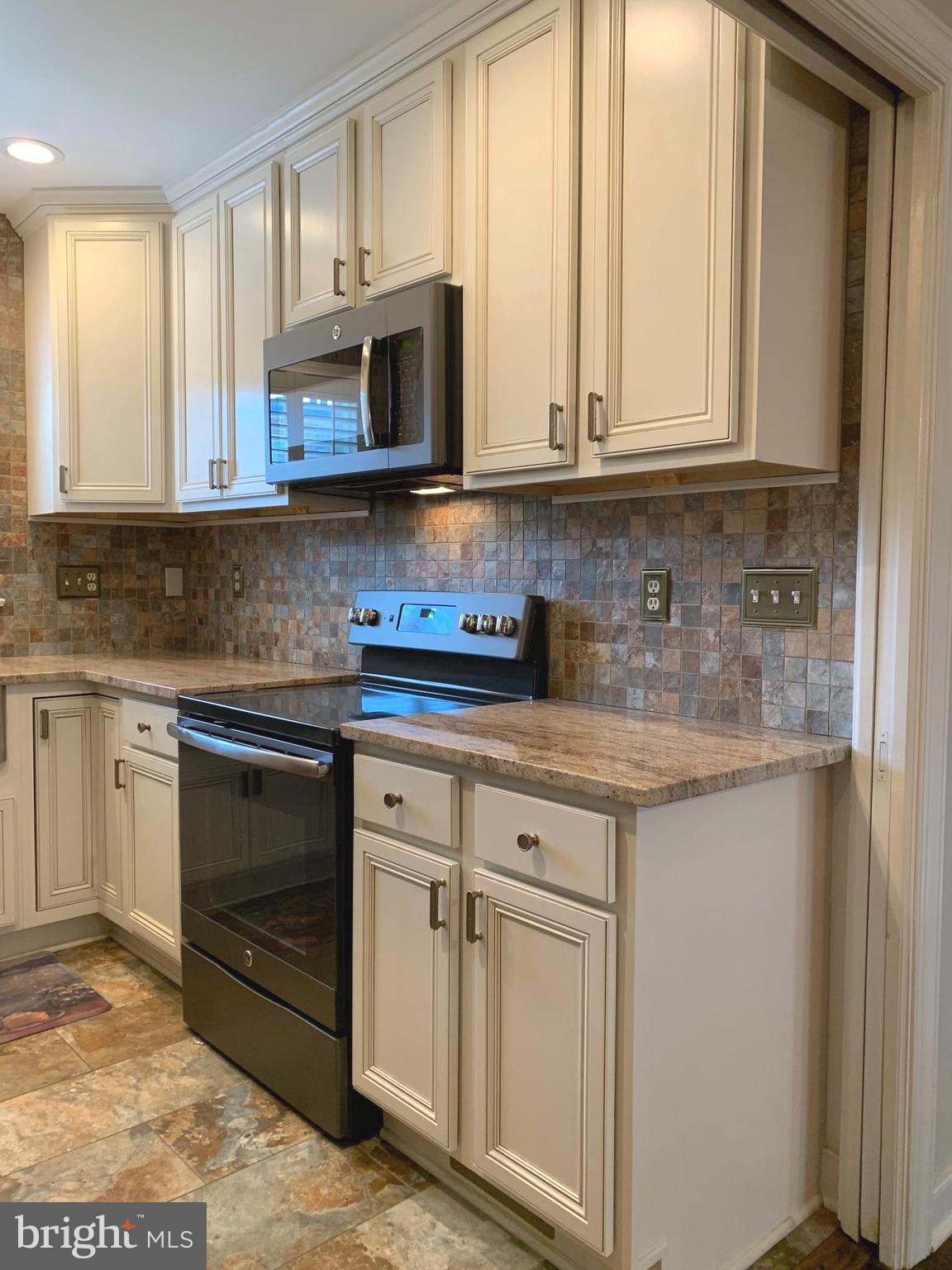 FEDERAL SQUARE - Residential Lease