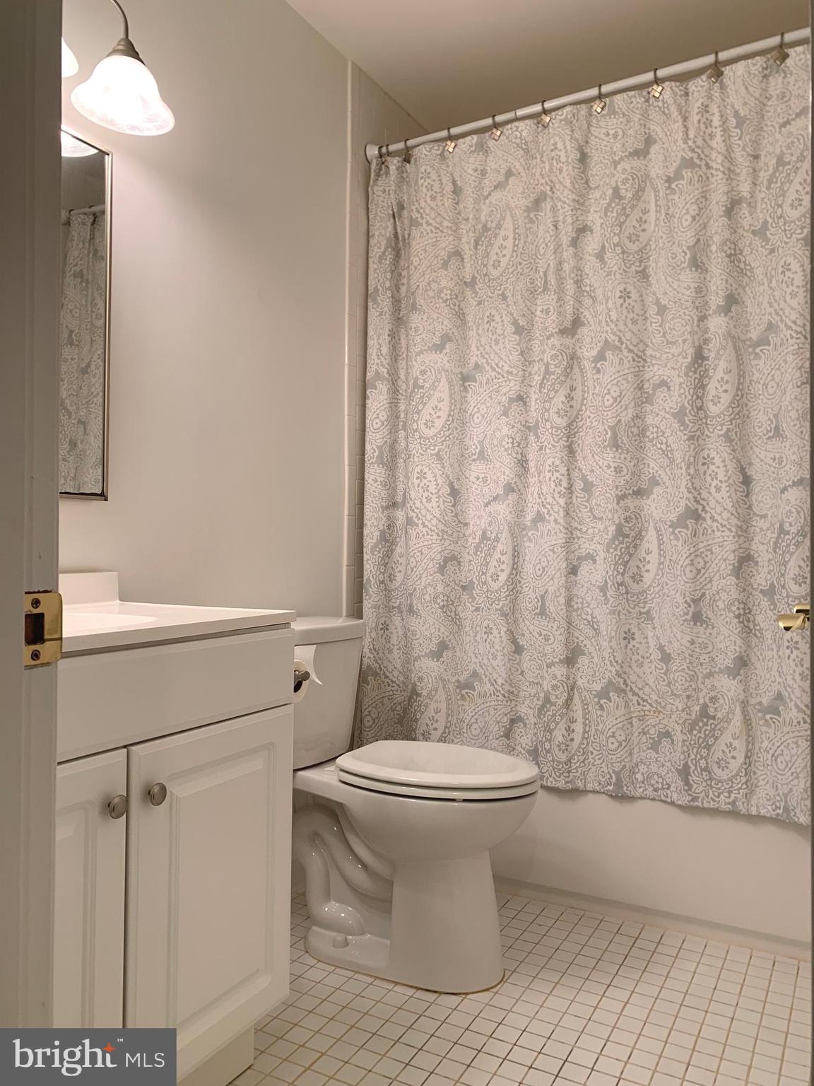 FEDERAL SQUARE - Residential Lease