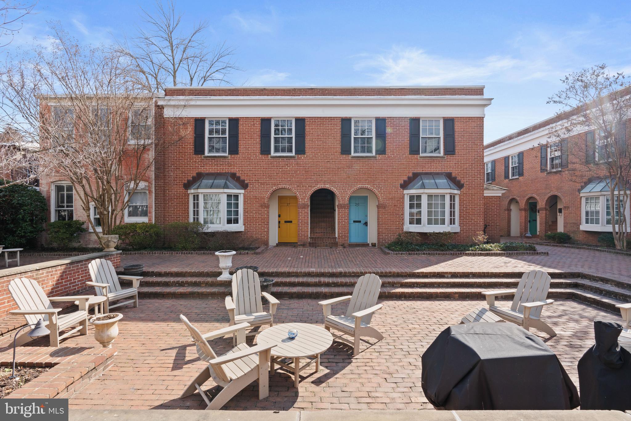 WHALES TAIL - Residential