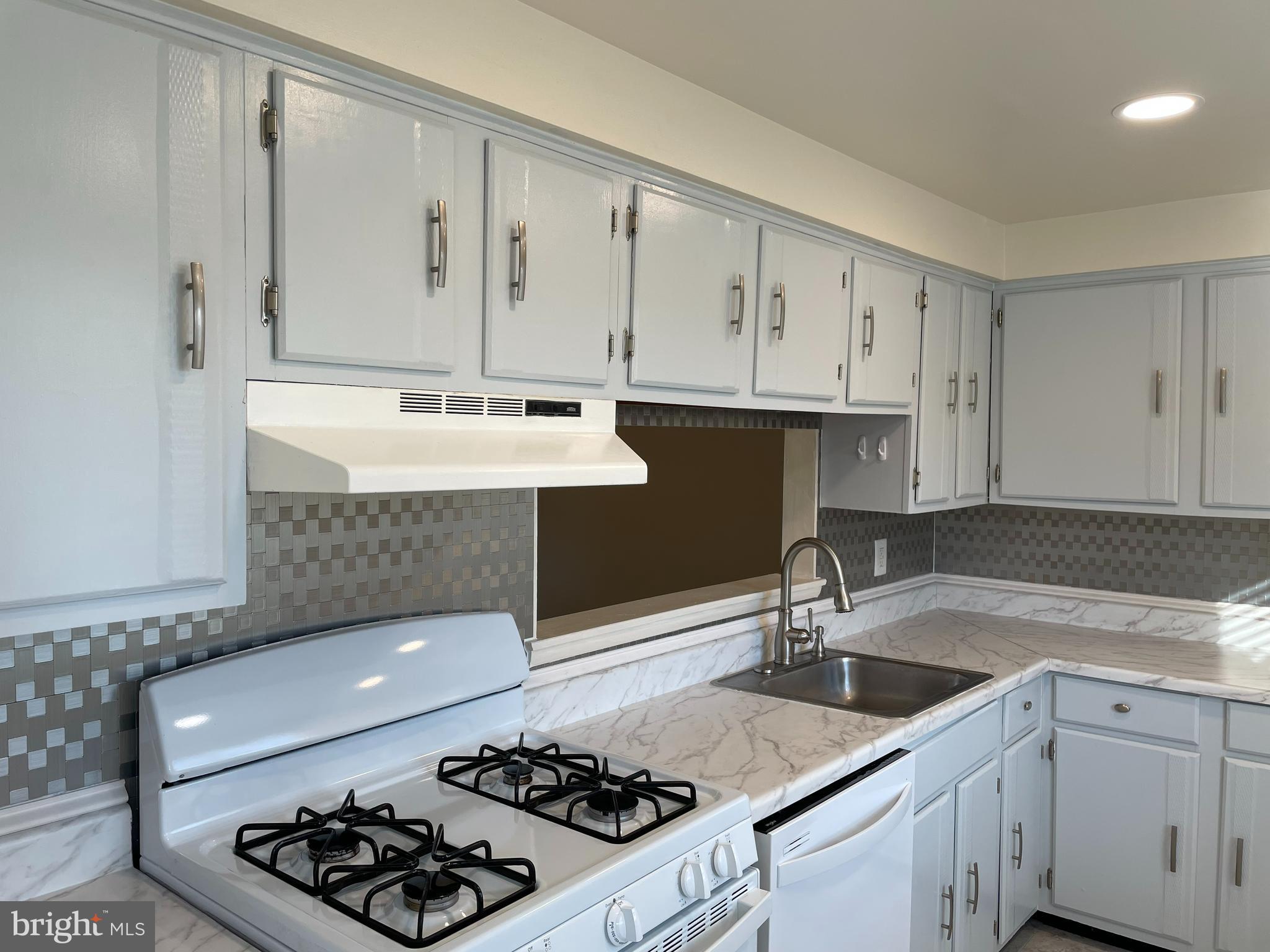 PRINCE PLACE III - Residential