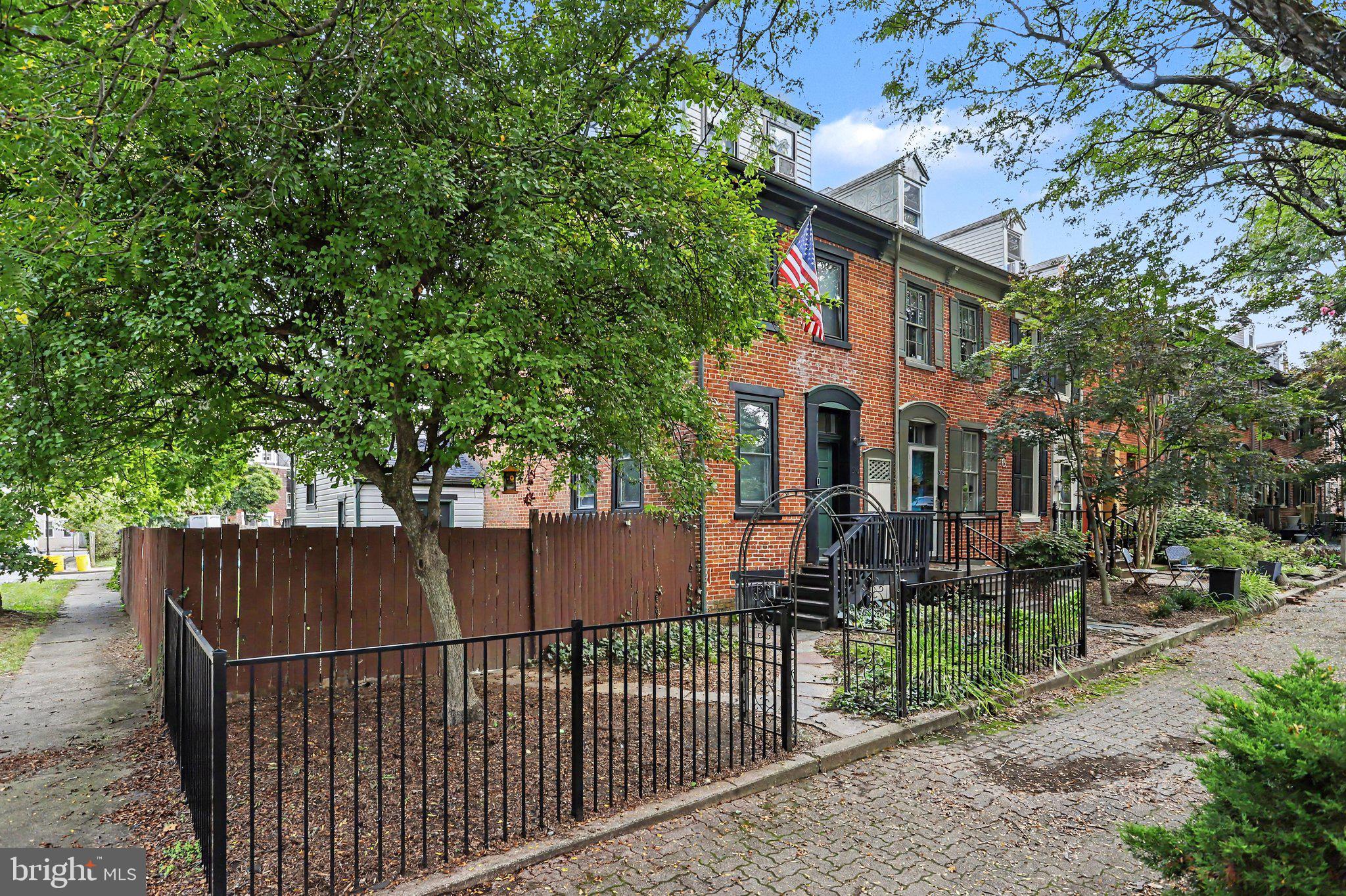 314 W NEWTON AVENUE 316