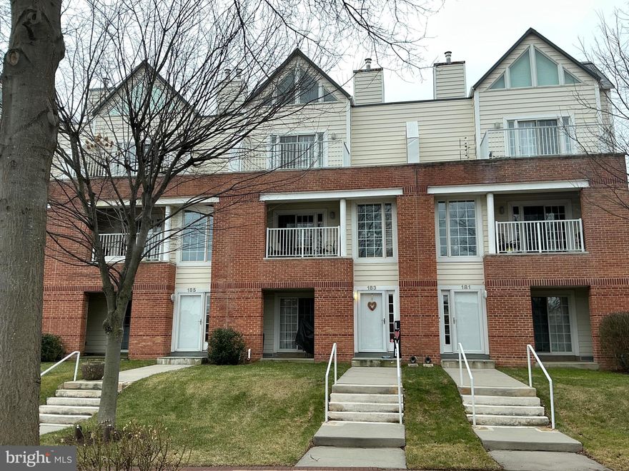 Christina Landing Town Homes, a the City of Wilmington River Front Community is  a Great Place to Live!  This Delightful Home has River Views to "Die For" from all 3 Levels of Living that Never Old. But 1st let’s start with many of the Conveniences of the Area. Quick Access to I-95,  I-495 and Rt 13.  Located just Outside the Center City Wilmington Business District.  Close to all the City Night Spots and Restaurants.  And then all the Activities of the River Front Offers, - Bars, Restaurants, Coffee Houses , Parks, Walking Trails, Gyms, Exercise Centers, Blue Rocks Stadium, Chase Center,  Chase Basketball Arena and the many Community Activities. ! This Property Qualifies for the PNC Bank Grant Program, 7.5K Lender Assistance @ Closing.
