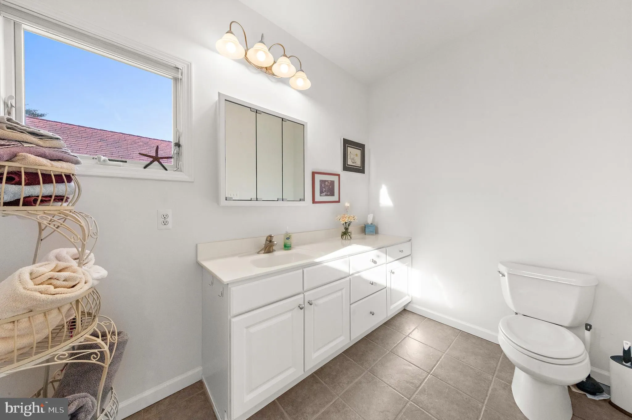 Barnegat Light, New Jersey 08006, United States, 4 Bedrooms Bedrooms, ,3 BathroomsBathrooms,Residential,Active,103259