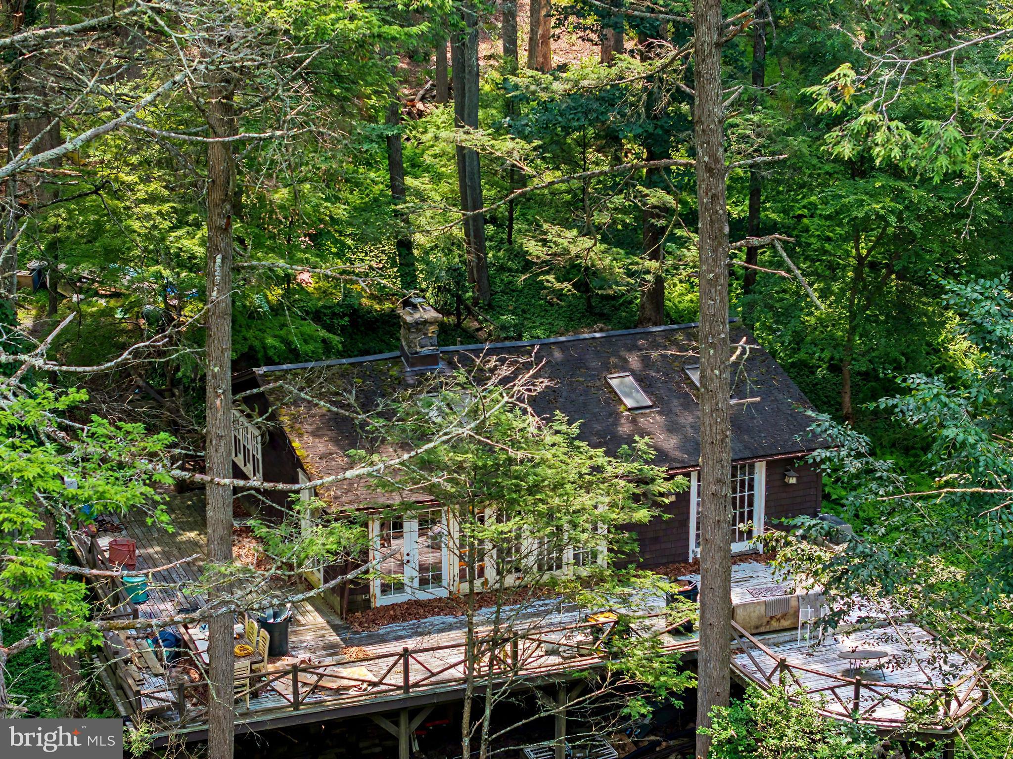 10 LEDGE LANE