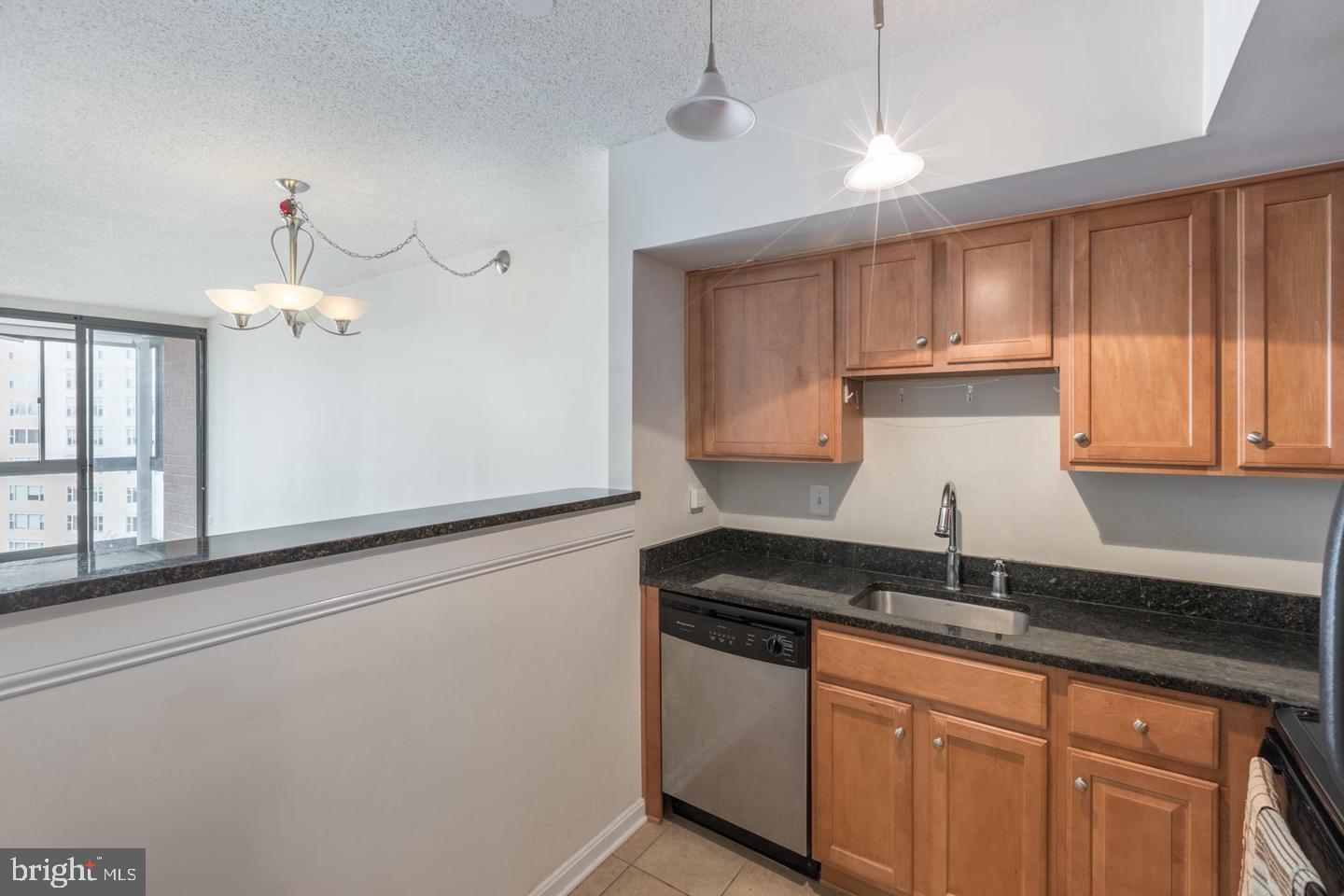 1001 N RANDOLPH STREET 811