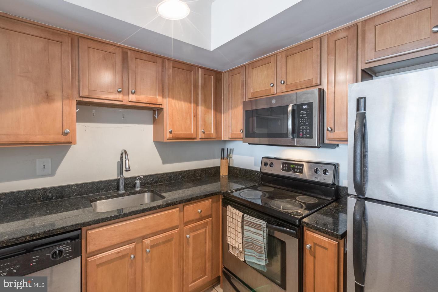 1001 N RANDOLPH STREET 811