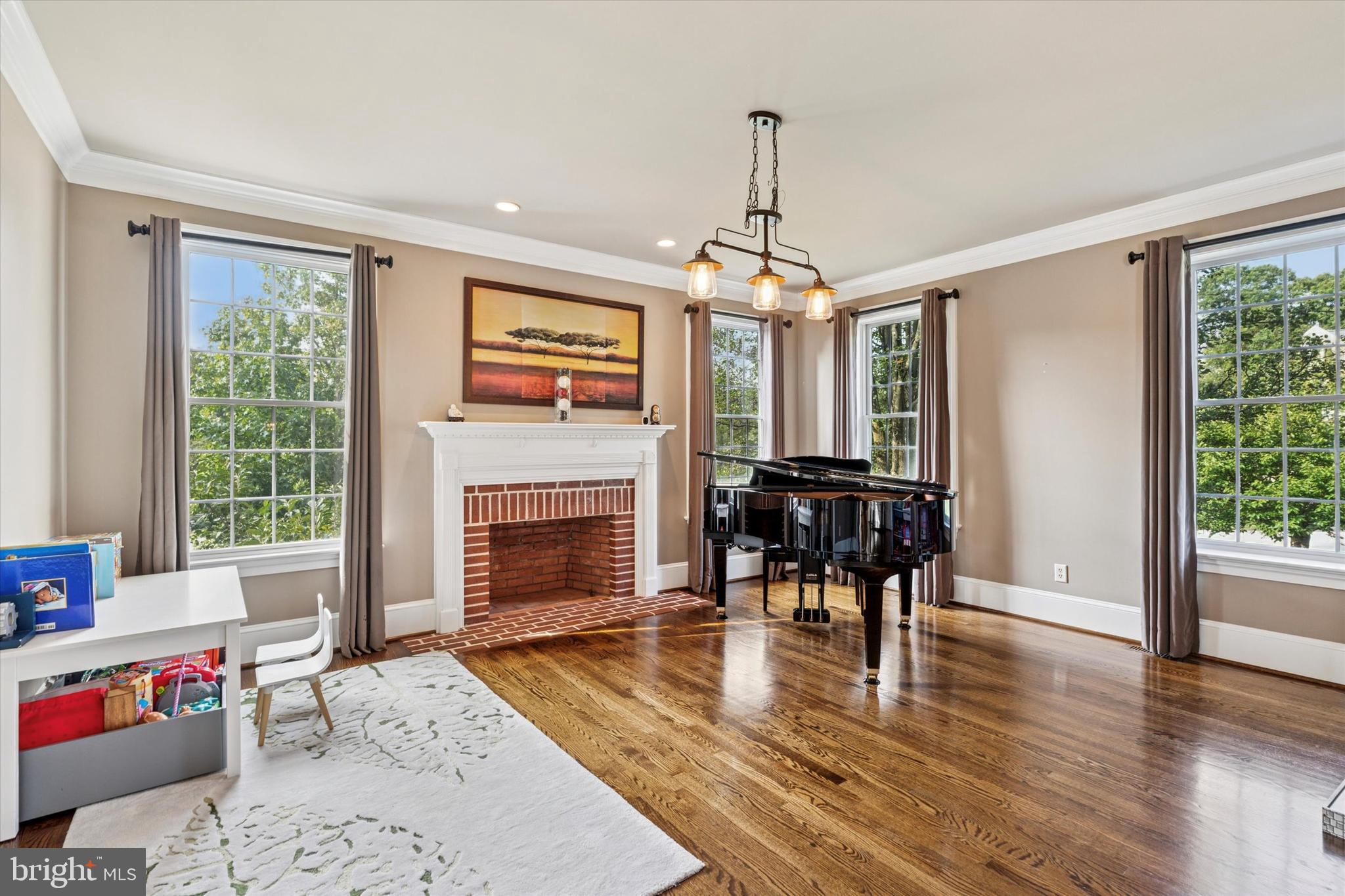 NEWLIN GREENE - Residential