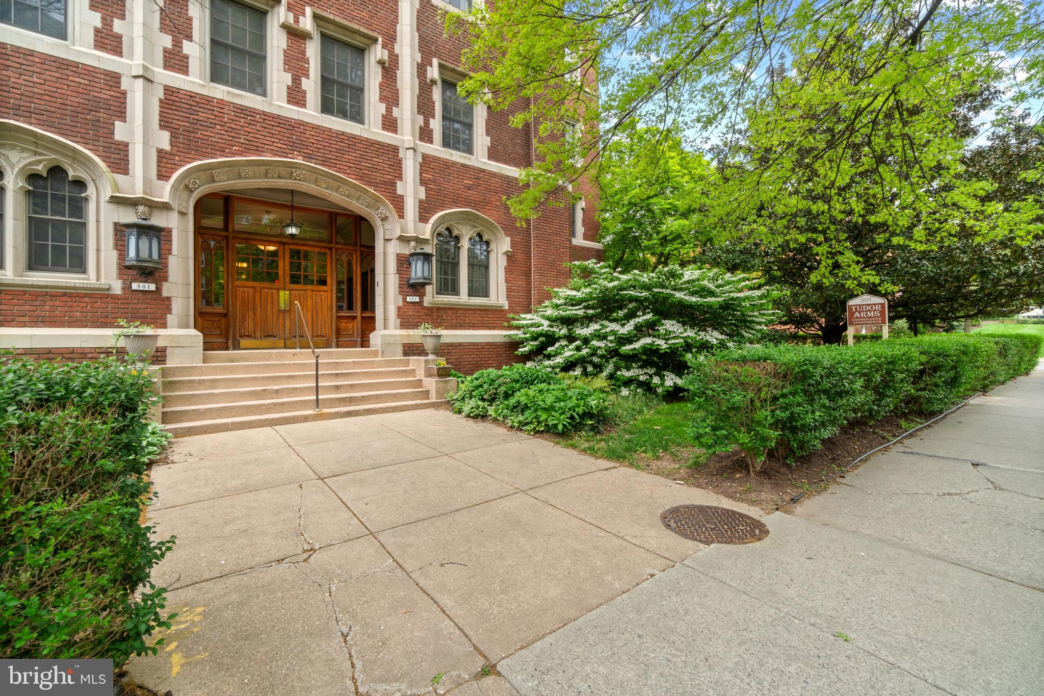 501 W UNIVERSITY PARKWAY B1