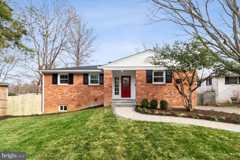 Photo of 3823 DENFELD AVE, KENSINGTON, MD 20895 (MLS # MDMC2077634)