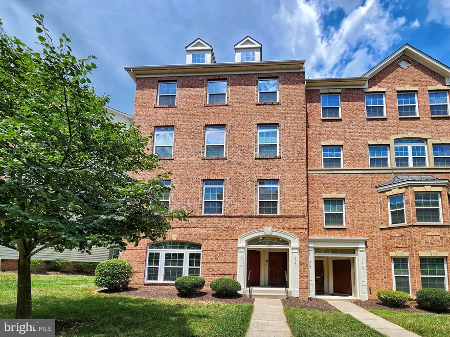 ** Beautiful Townhouse Style 2 Level Condo.  ** End Unit.  ** 3 Bedrooms 2 Full Baths & 1 Half Bath. ** Upgraded Kitchen with Granite Counter-Tops, SS Appliances and 42 " cabinets.  Back Splash. ** Hardwood Floors throughout on Main Level. ** Newer Painting. ** Upgraded  Washer and Dryer in bedroom level. ** Upgraded  Luxury Master Bath. ** Master Bedroom has 2 Walk-In Closets and Tray Ceiling.  ** Large 3 bedrooms in Upper Level.  ** Just new installed best quality wood floors on three bedrooms & hallway in upper level.   New HV/AC installed. ** Ready to Move-In. ** Spacious 1 car Garage with Window. ** Gate Community. 24 hour Security.  ** You will love it !  **  ** Please use Shoe Booties for Showing.  ** NVAR Rental Application is preferred.   Long term lease preferred.