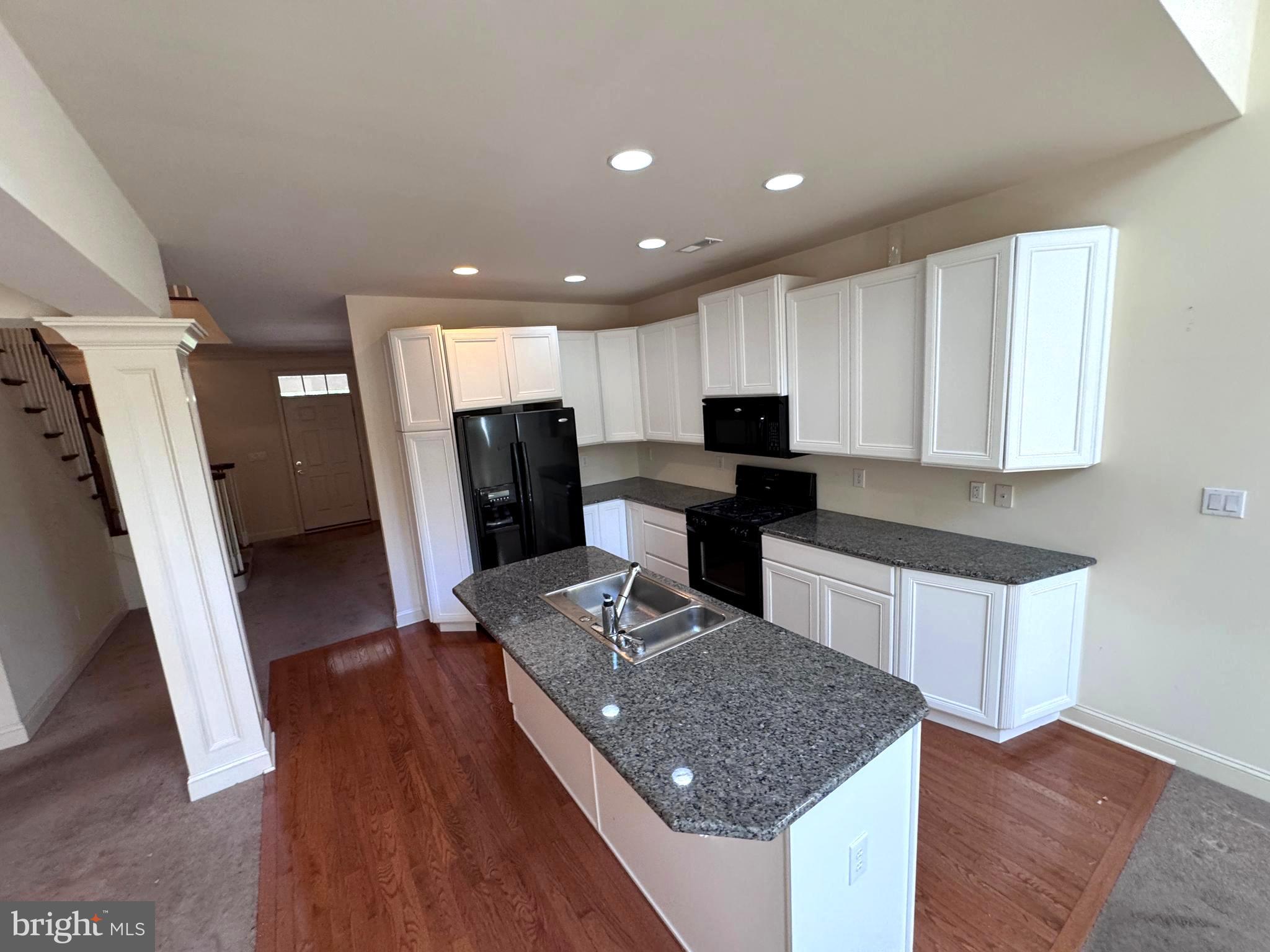 ST JAMES COURT - Residential