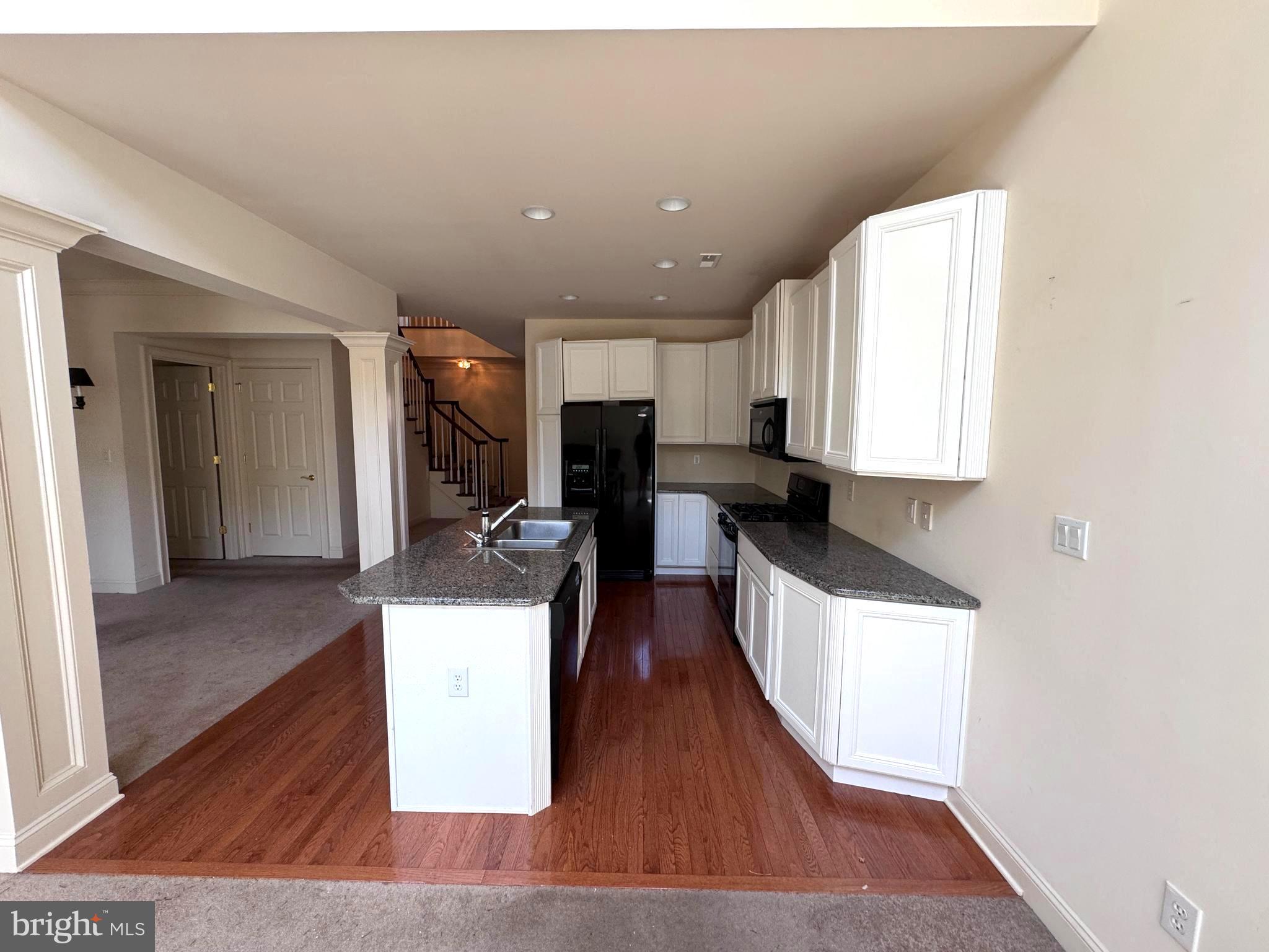 ST JAMES COURT - Residential