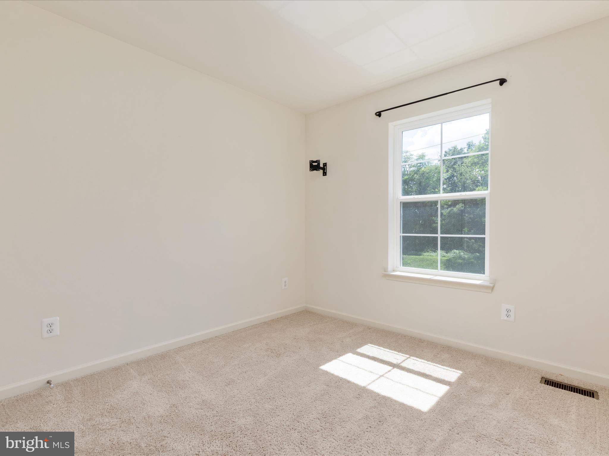 WHISPERING PINES - Residential