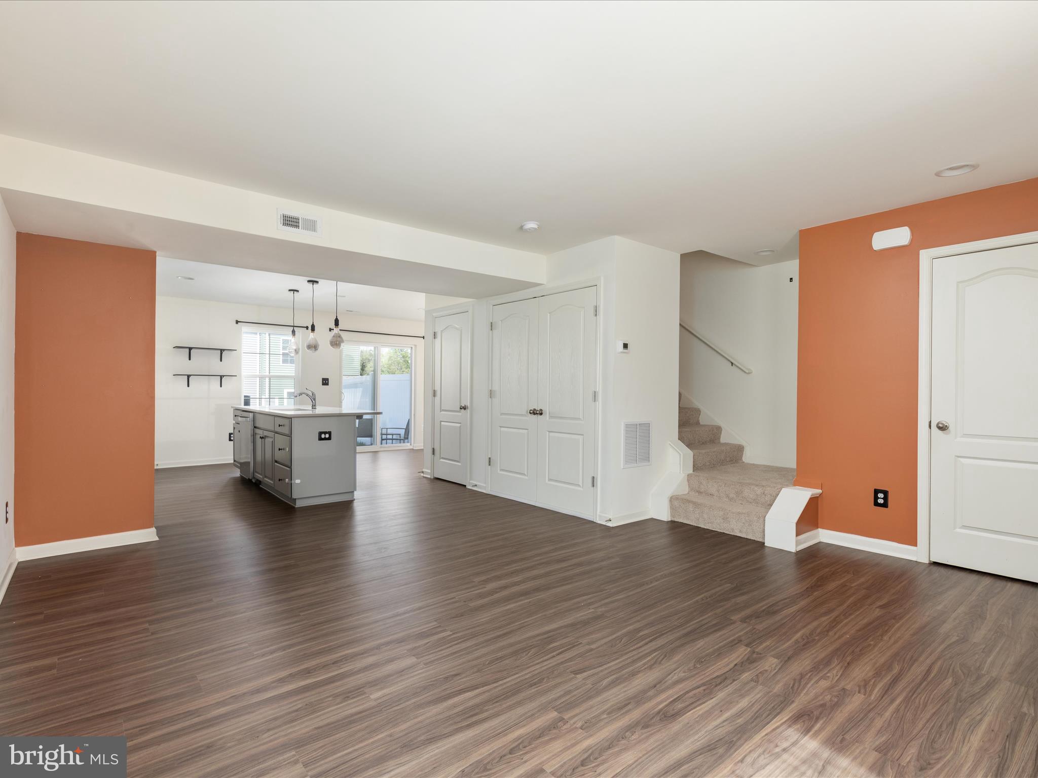 WHISPERING PINES - Residential