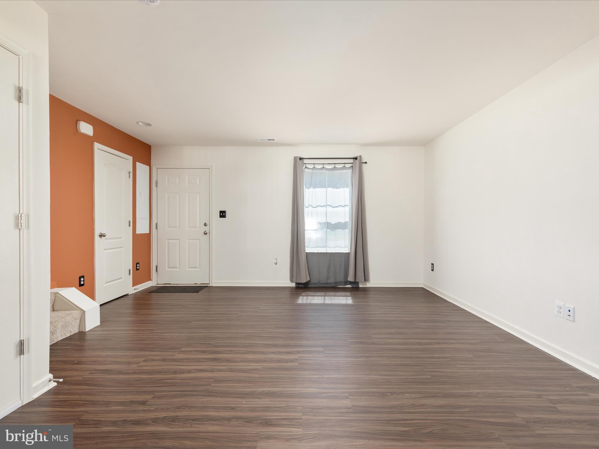 WHISPERING PINES - Residential