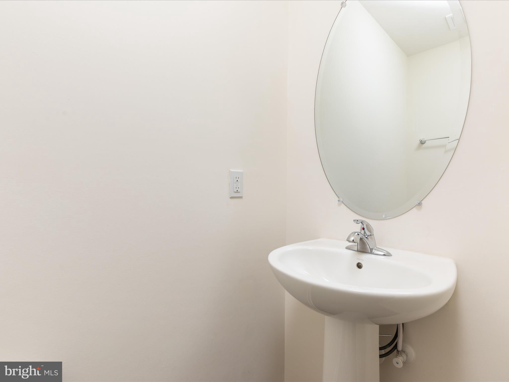 WHISPERING PINES - Residential