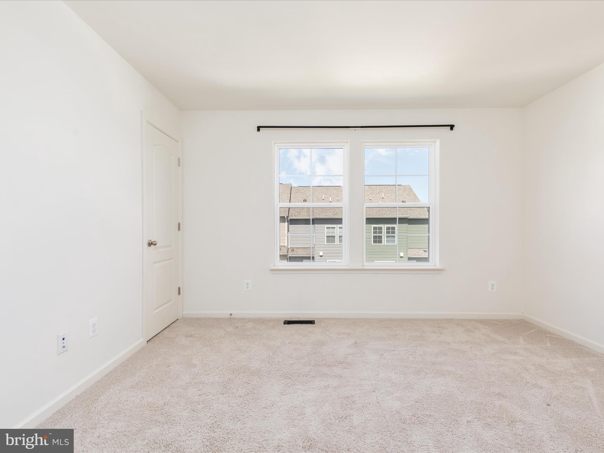 WHISPERING PINES - Residential