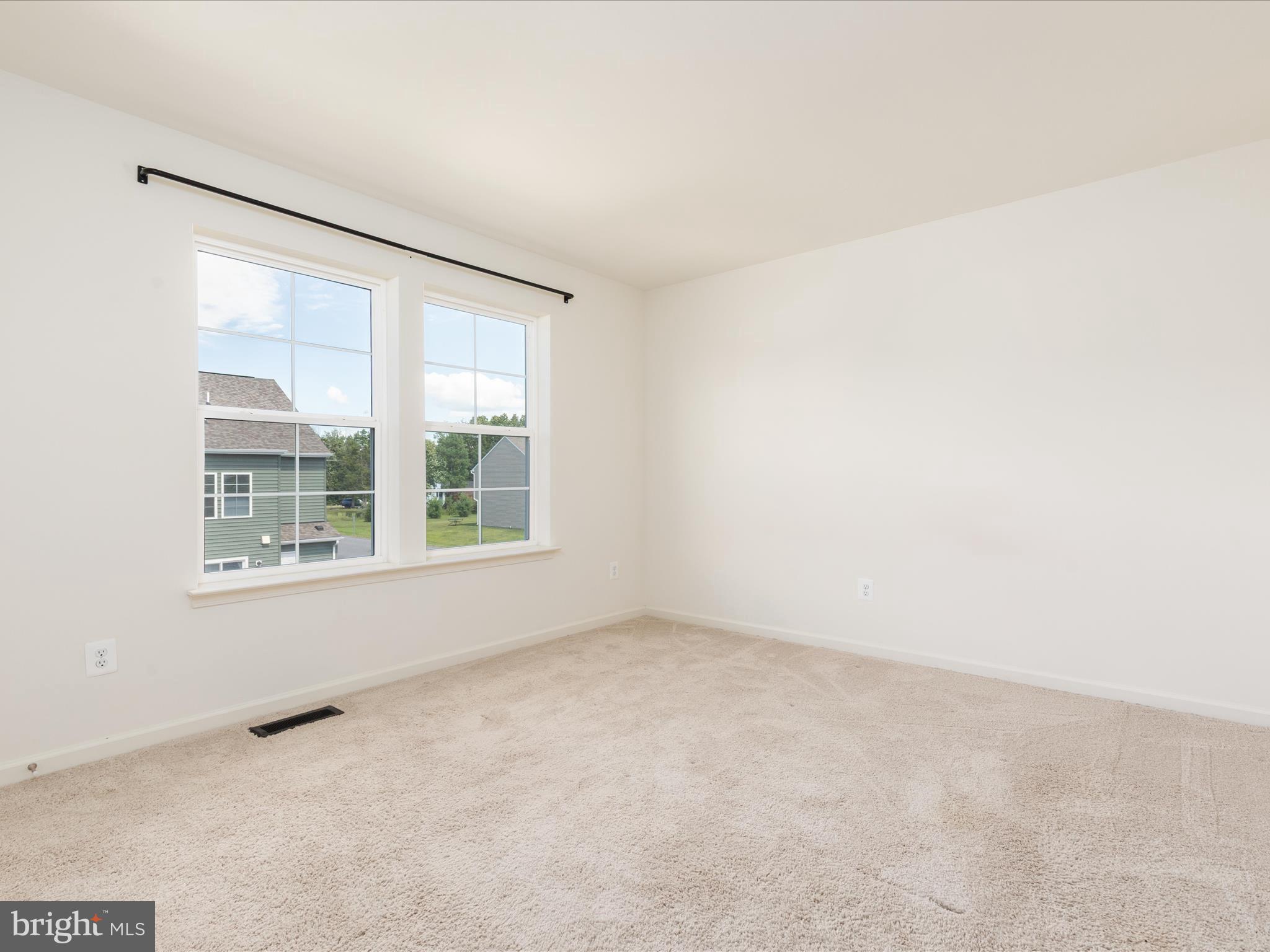 WHISPERING PINES - Residential