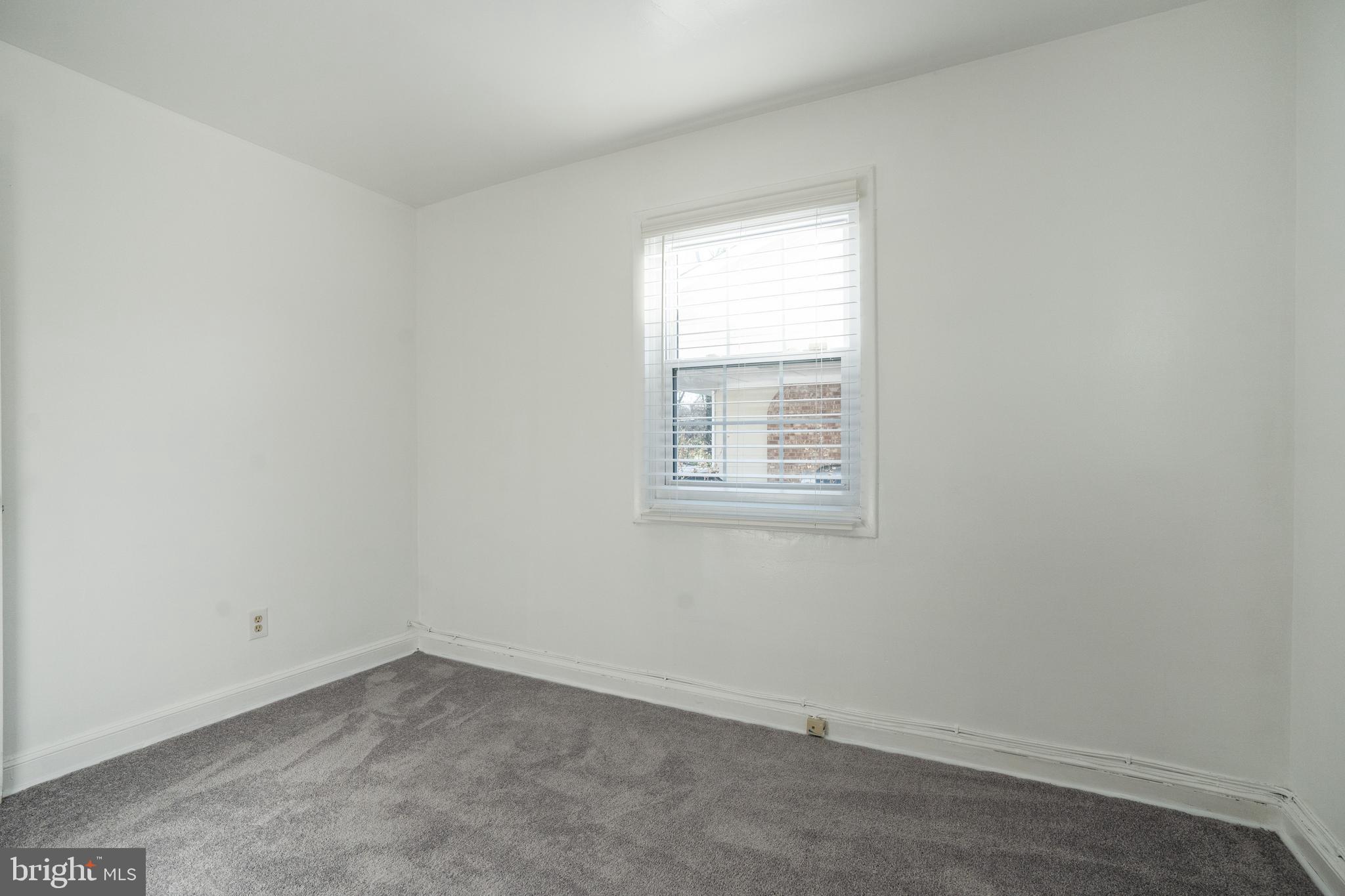 BURTON KNOLLS - Residential Lease