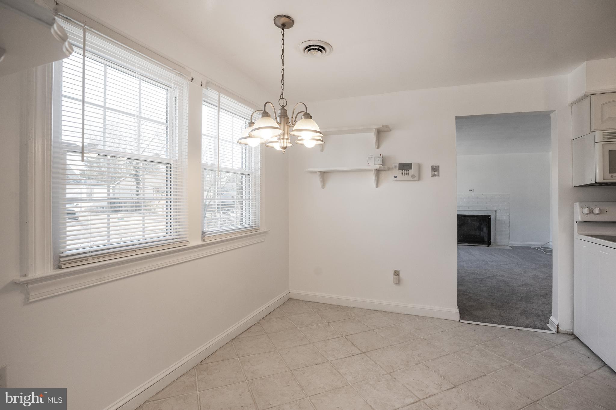 BURTON KNOLLS - Residential Lease