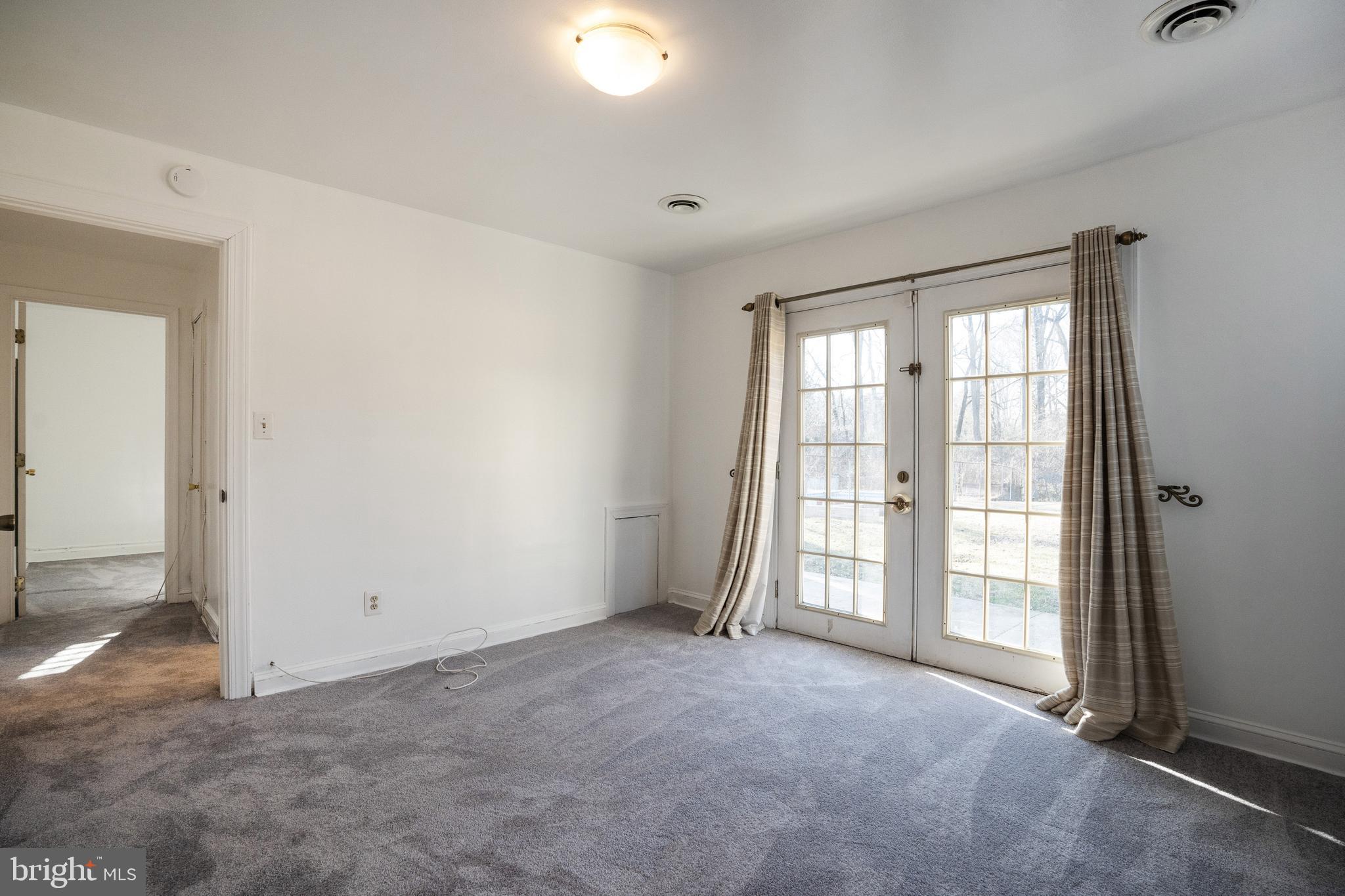 BURTON KNOLLS - Residential Lease