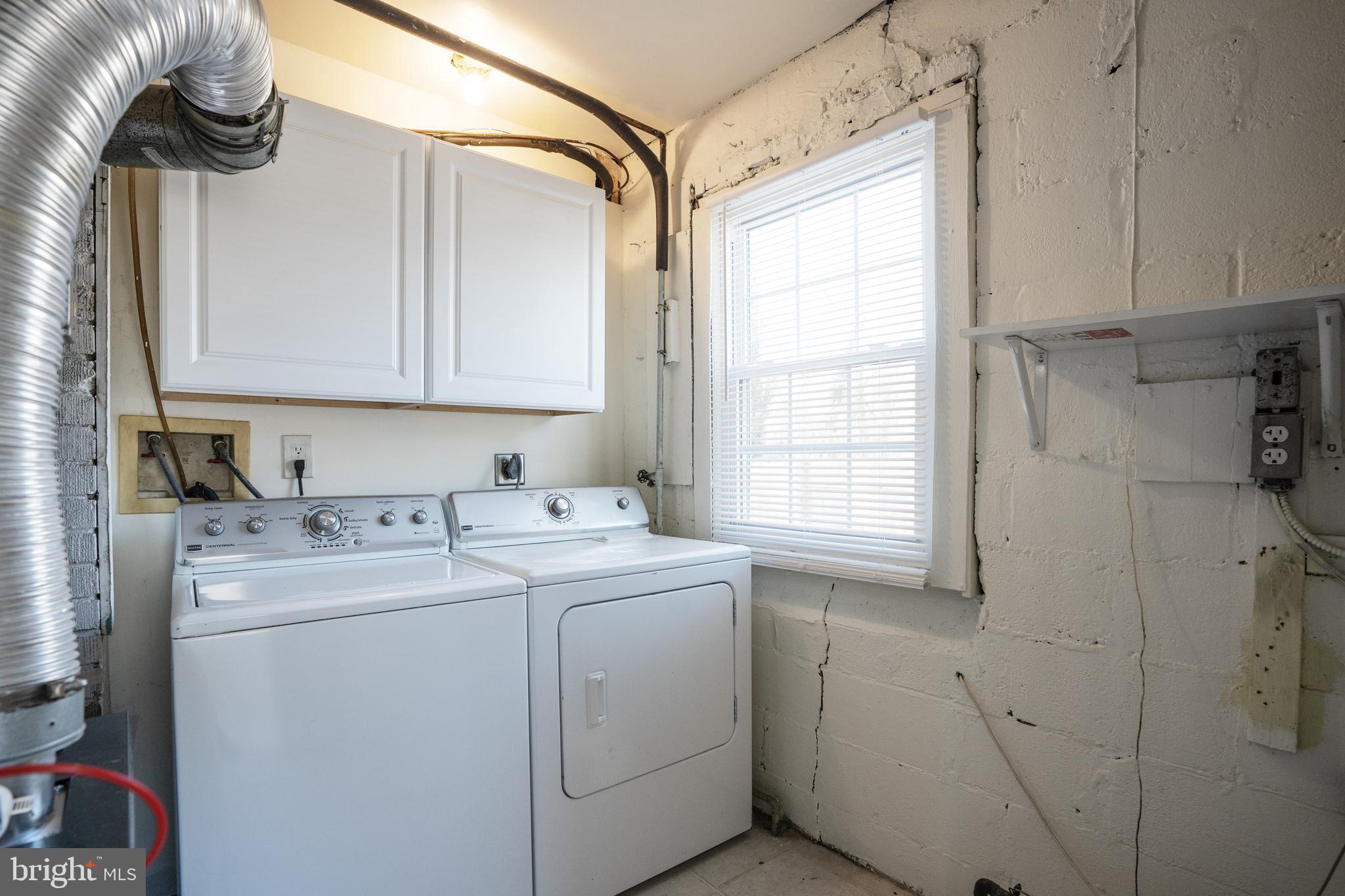 BURTON KNOLLS - Residential Lease