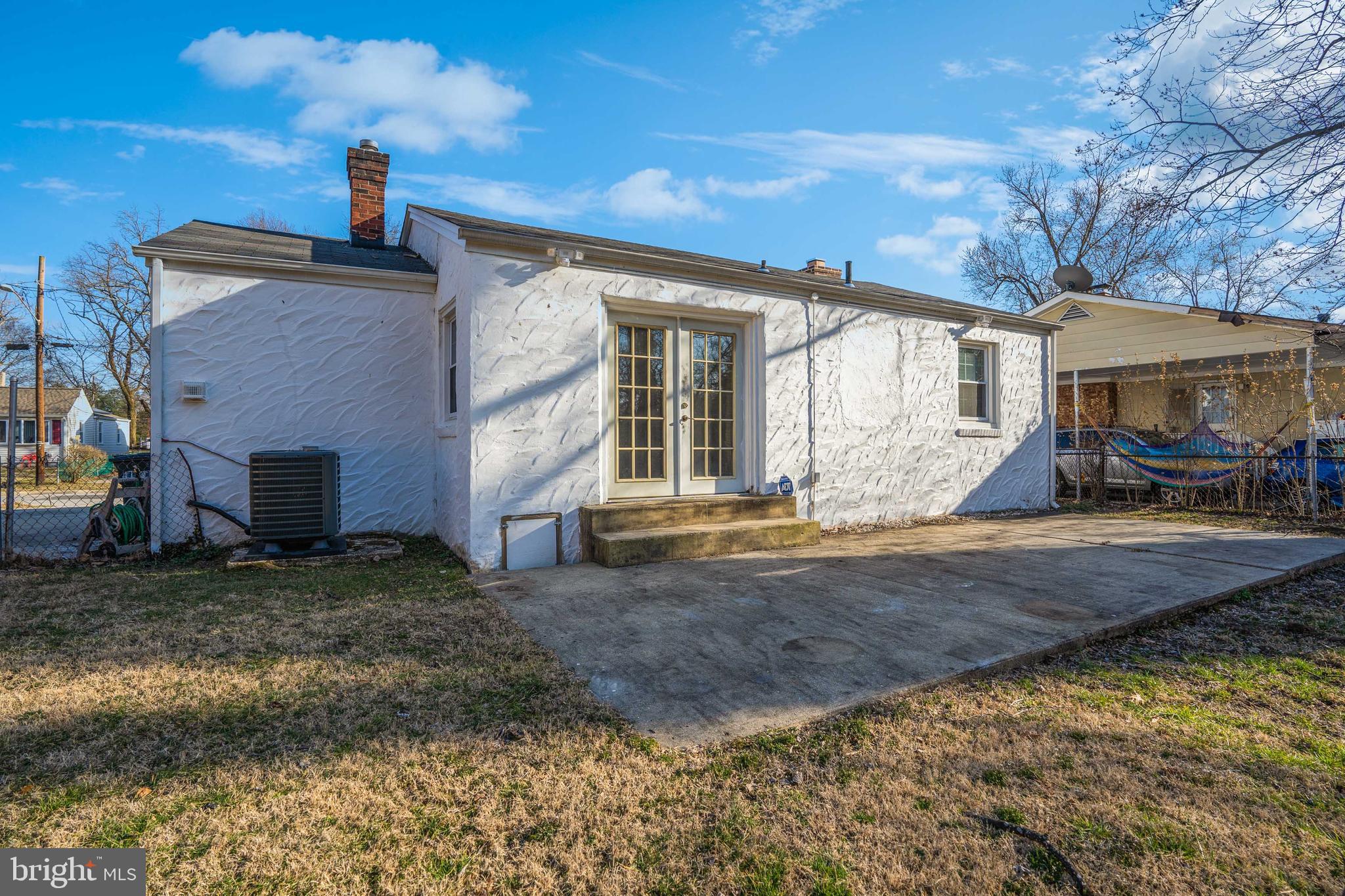 BURTON KNOLLS - Residential Lease