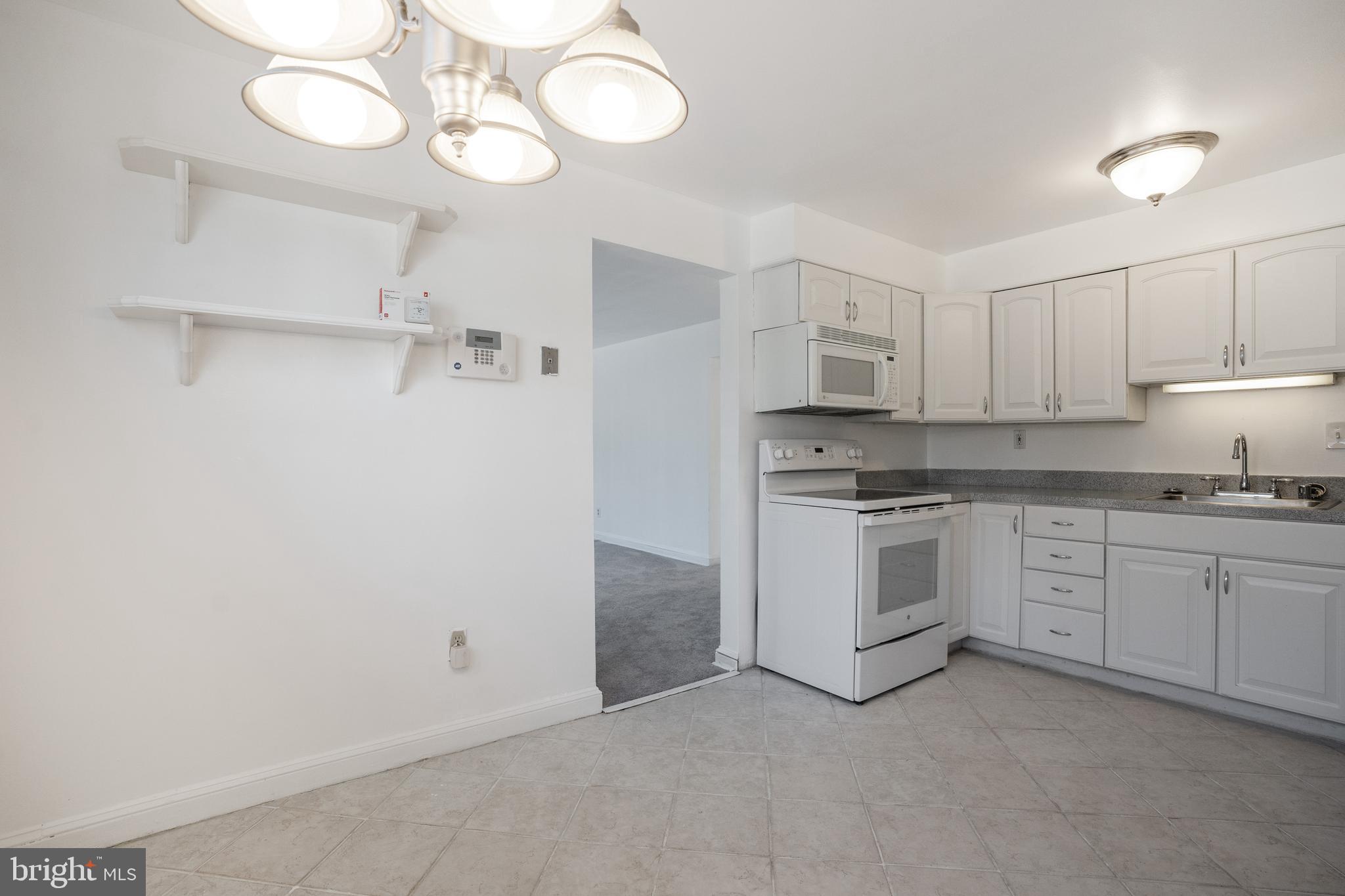 BURTON KNOLLS - Residential Lease