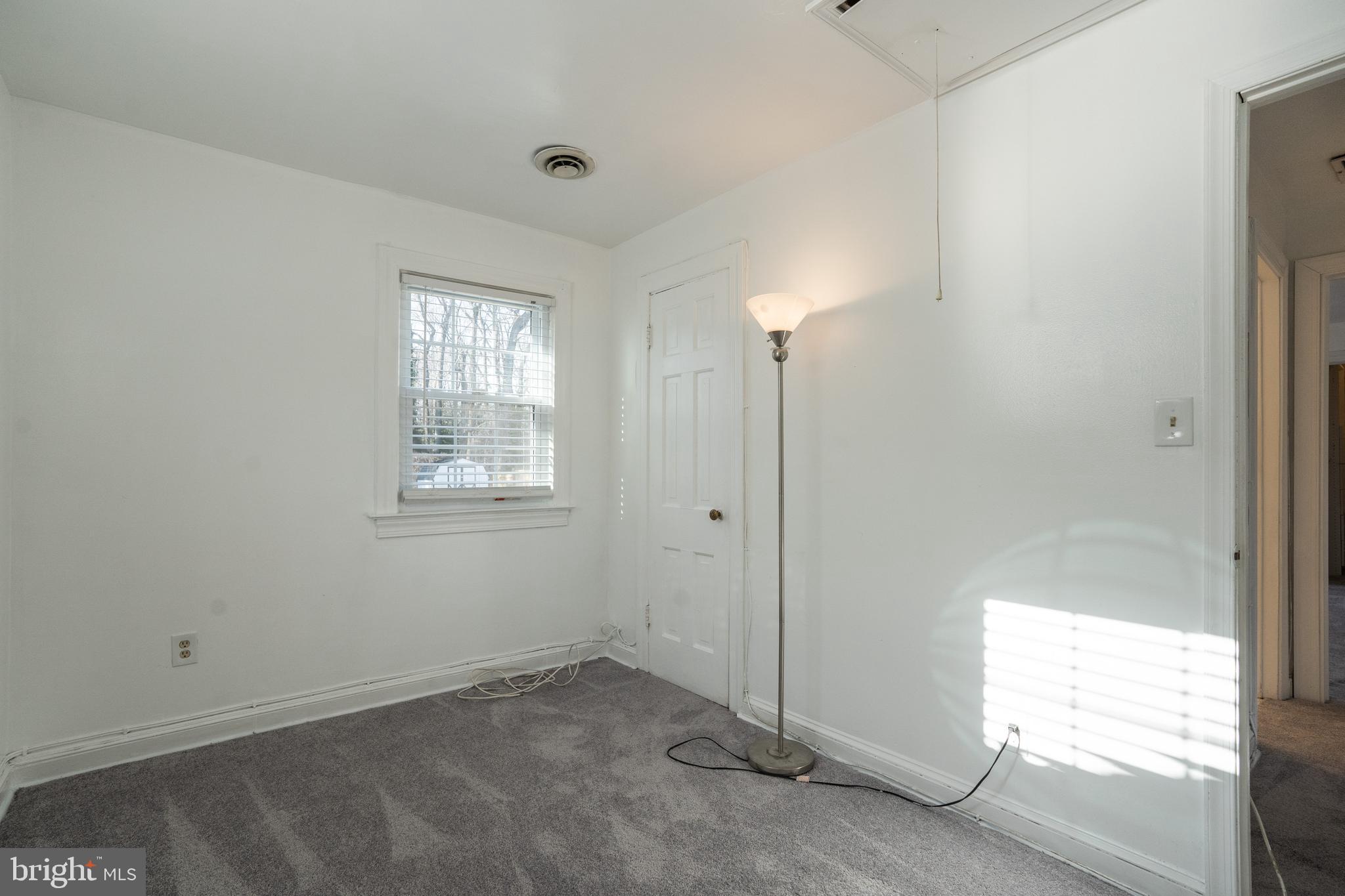 BURTON KNOLLS - Residential Lease