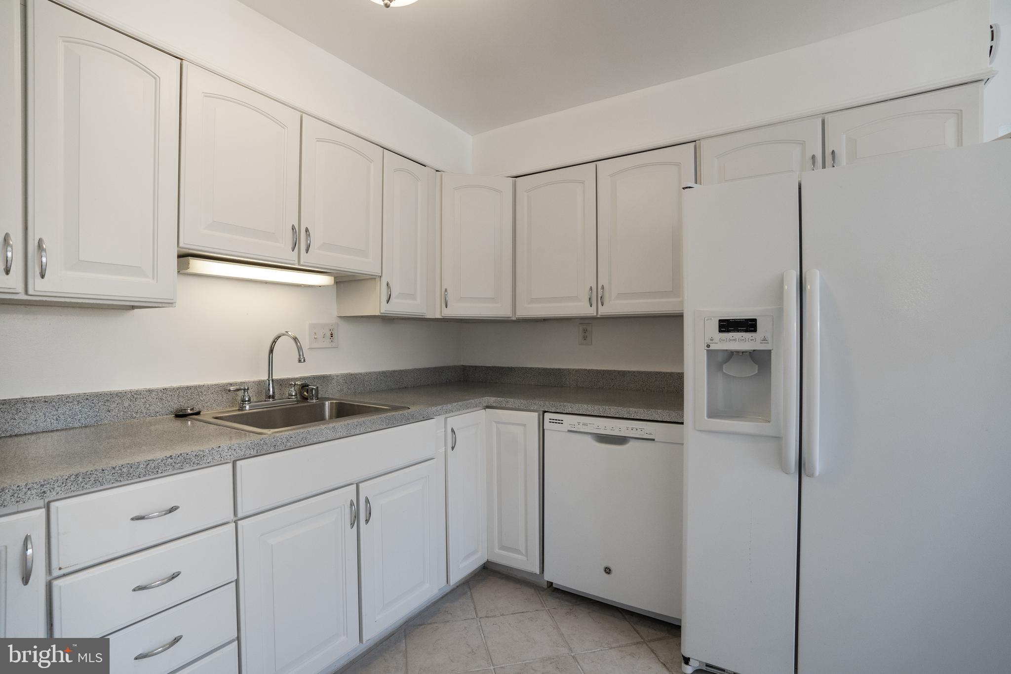 BURTON KNOLLS - Residential Lease