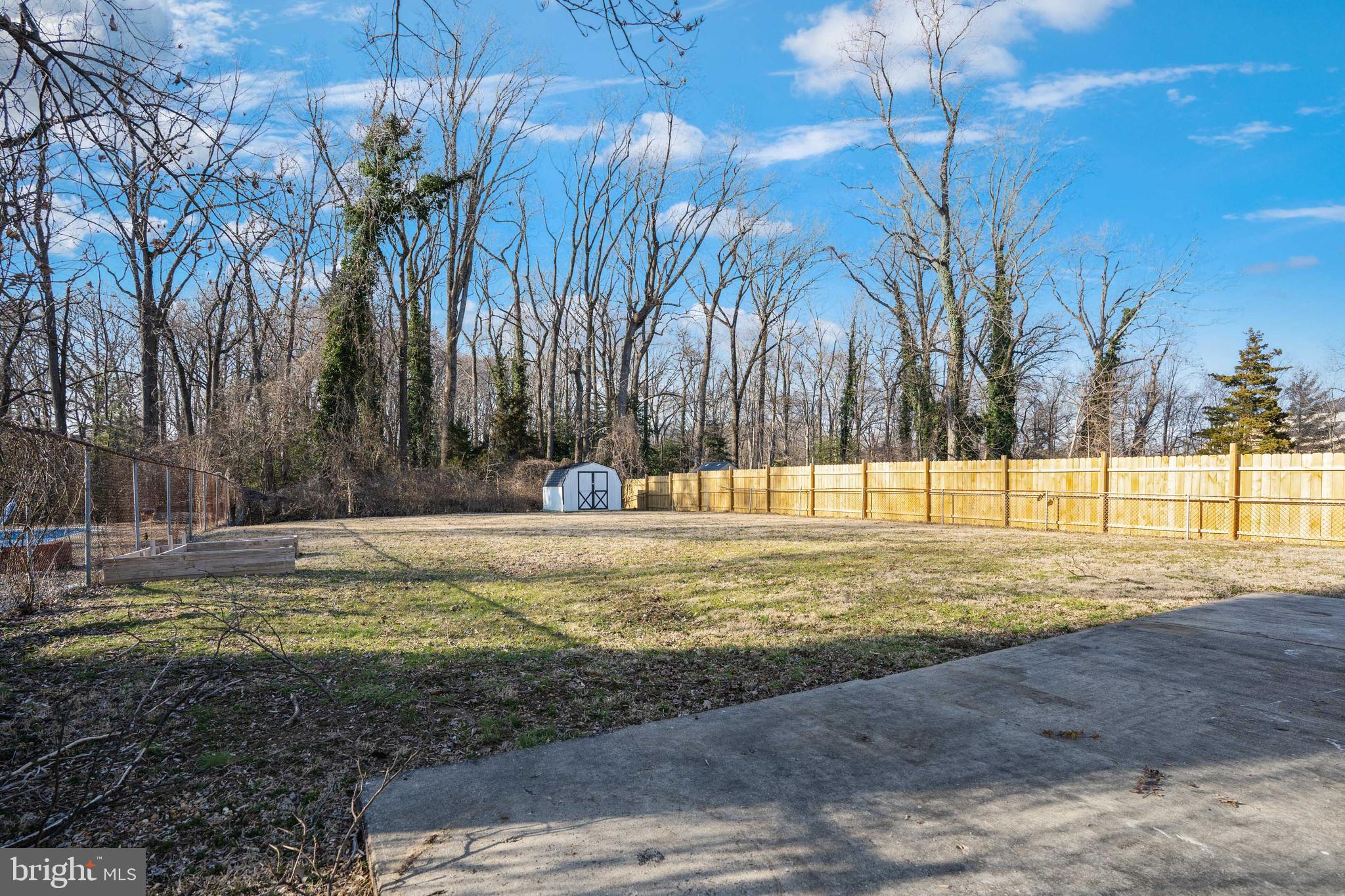 BURTON KNOLLS - Residential Lease