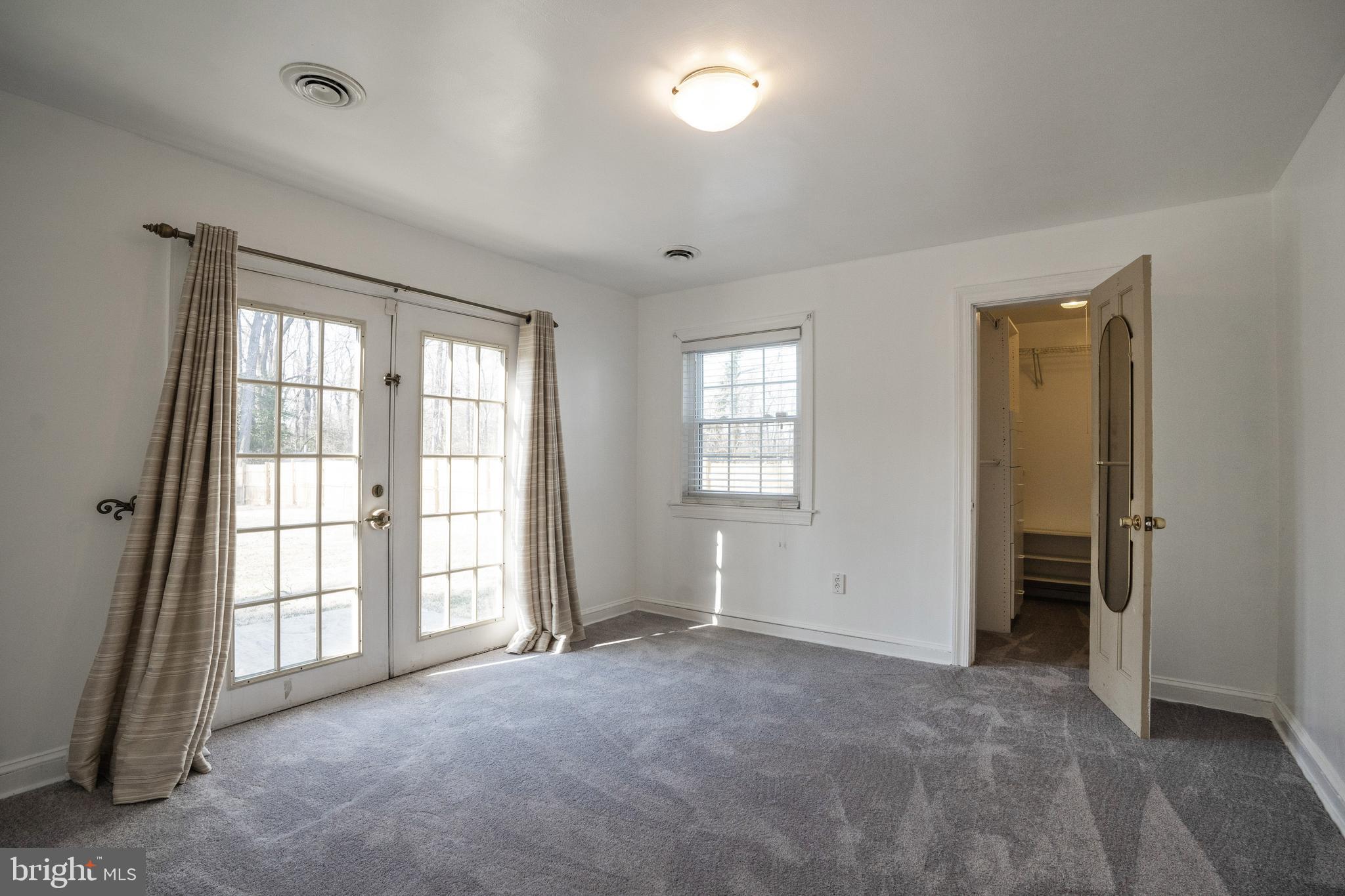 BURTON KNOLLS - Residential Lease