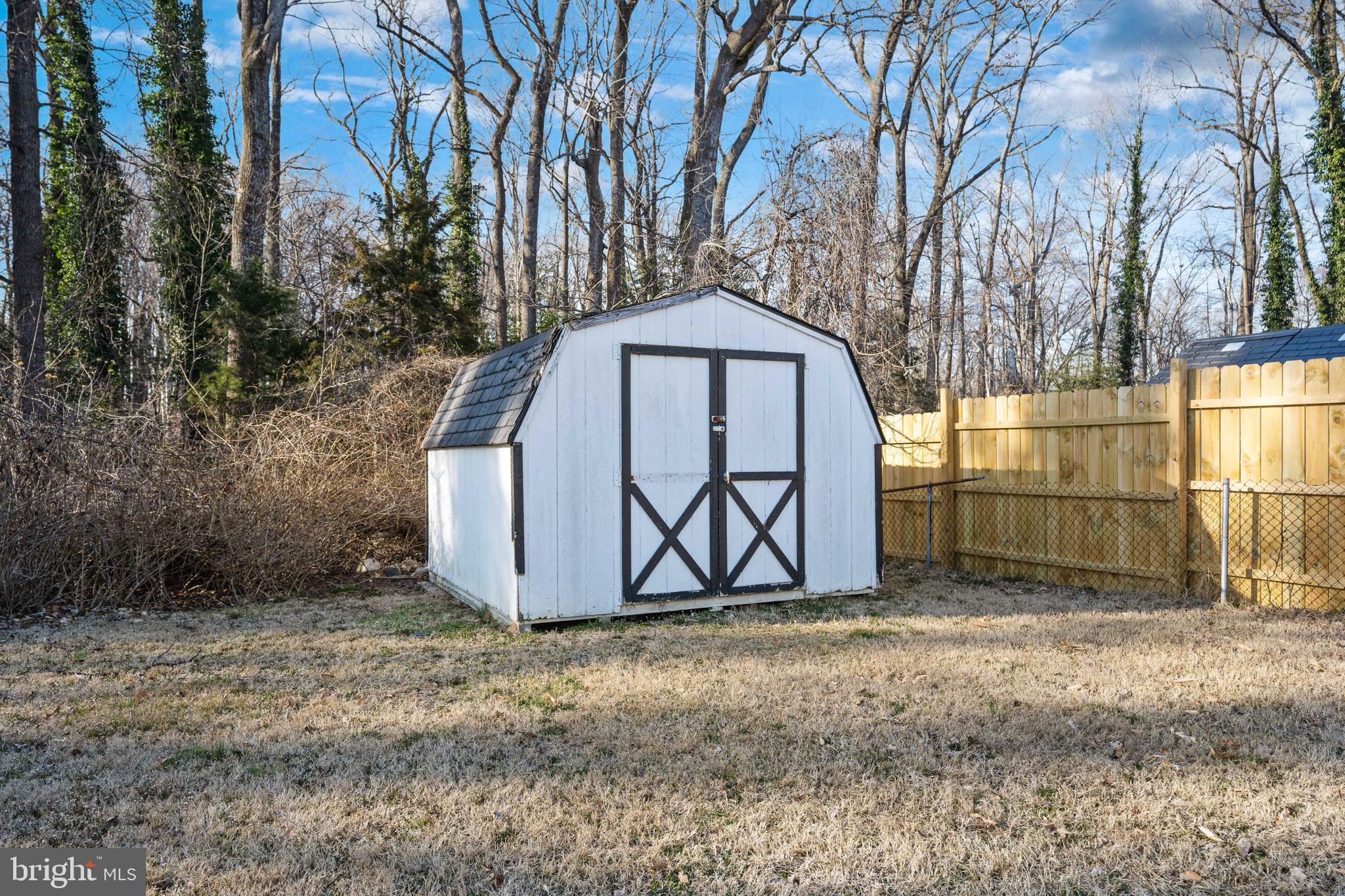 BURTON KNOLLS - Residential Lease