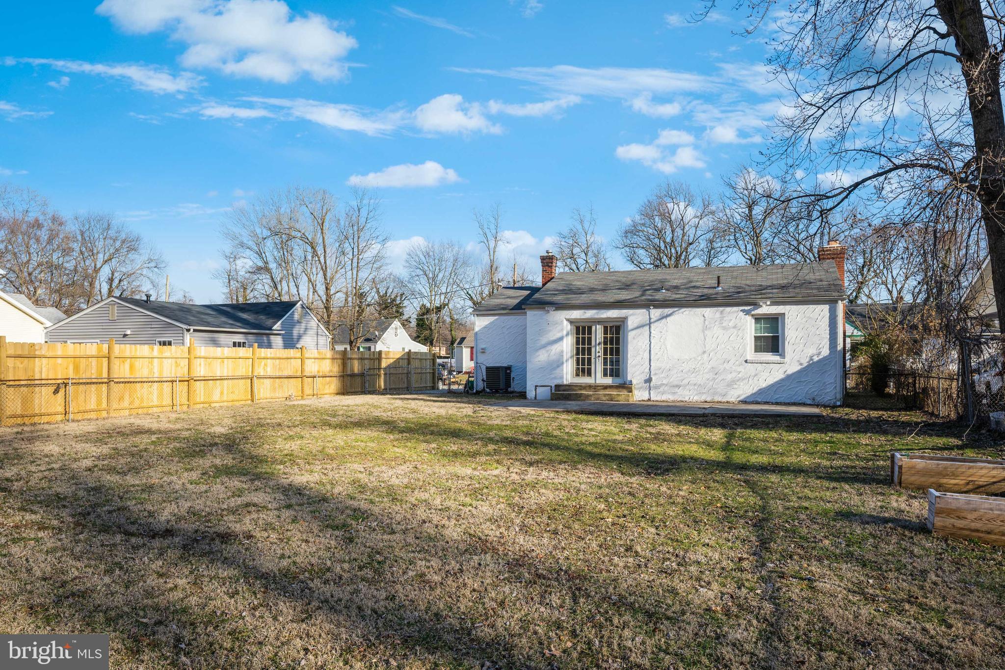 BURTON KNOLLS - Residential Lease