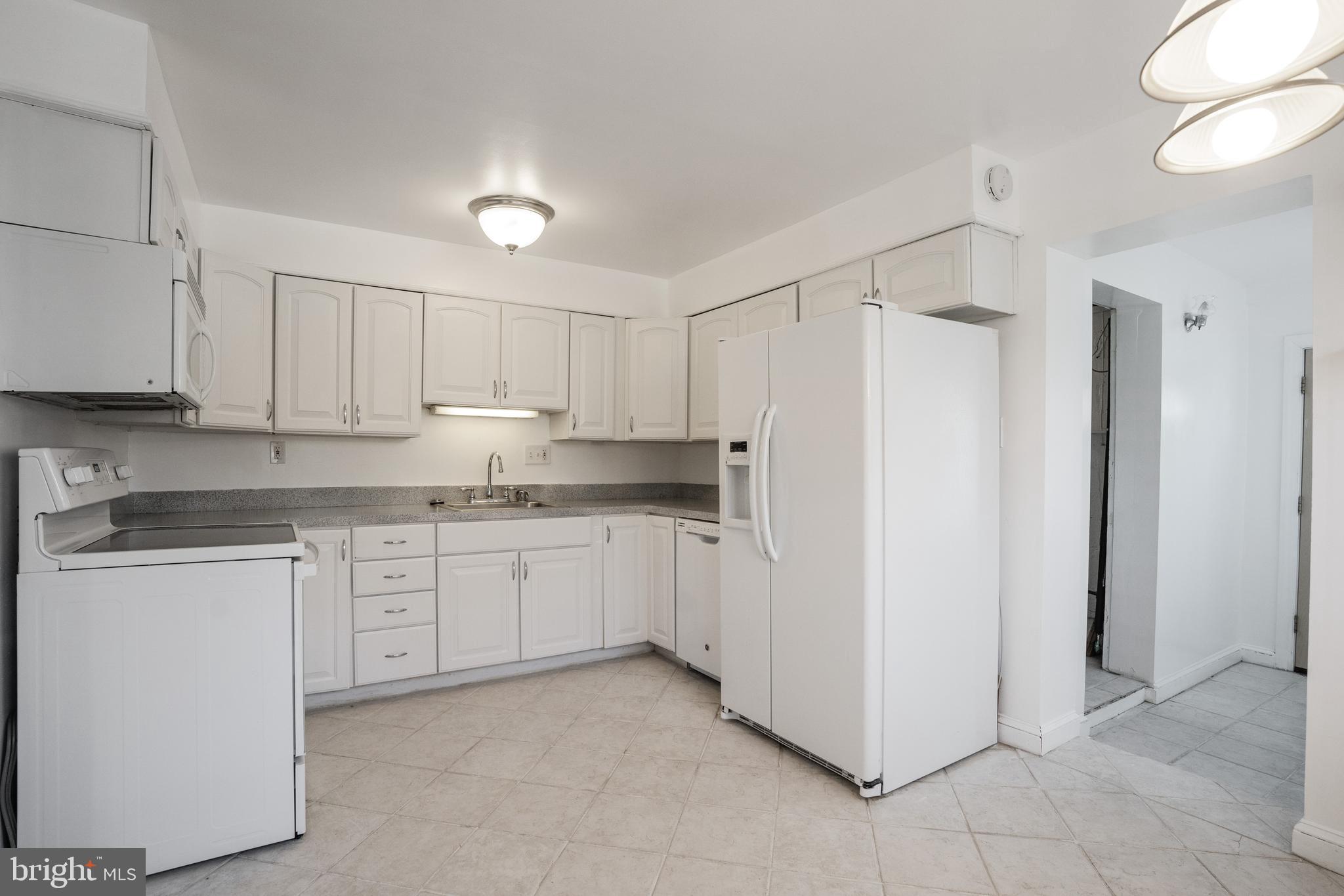 BURTON KNOLLS - Residential Lease