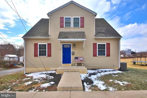Photo of 404 Cherry Street, EAST GREENVILLE, PA 18041 (MLS # PAMC2164746)