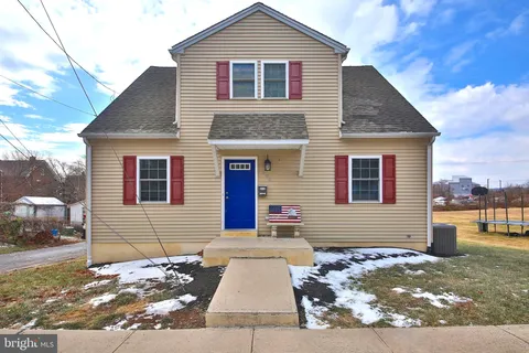 404 Cherry Street, East Greenville, PA 18041 - MLS#: PAMC2164746