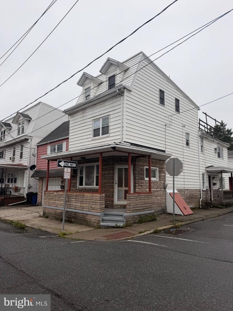 Townhouse For Sale - 20 N Front Street<br/> MINERSVILLE, PA 17954