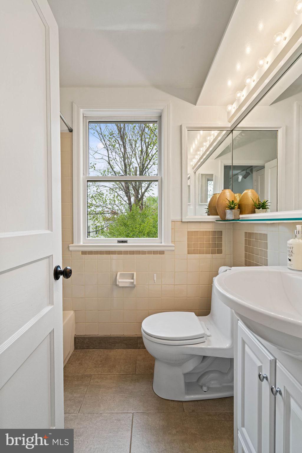 JEFFERSON MANOR - Residential