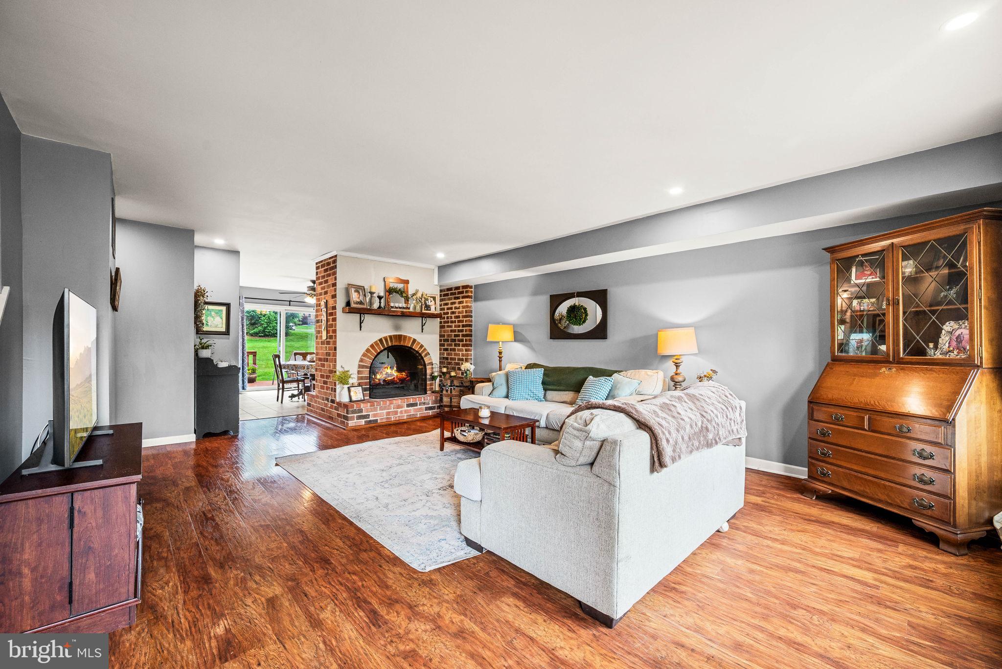 4121 RITTENHOUSE LANE